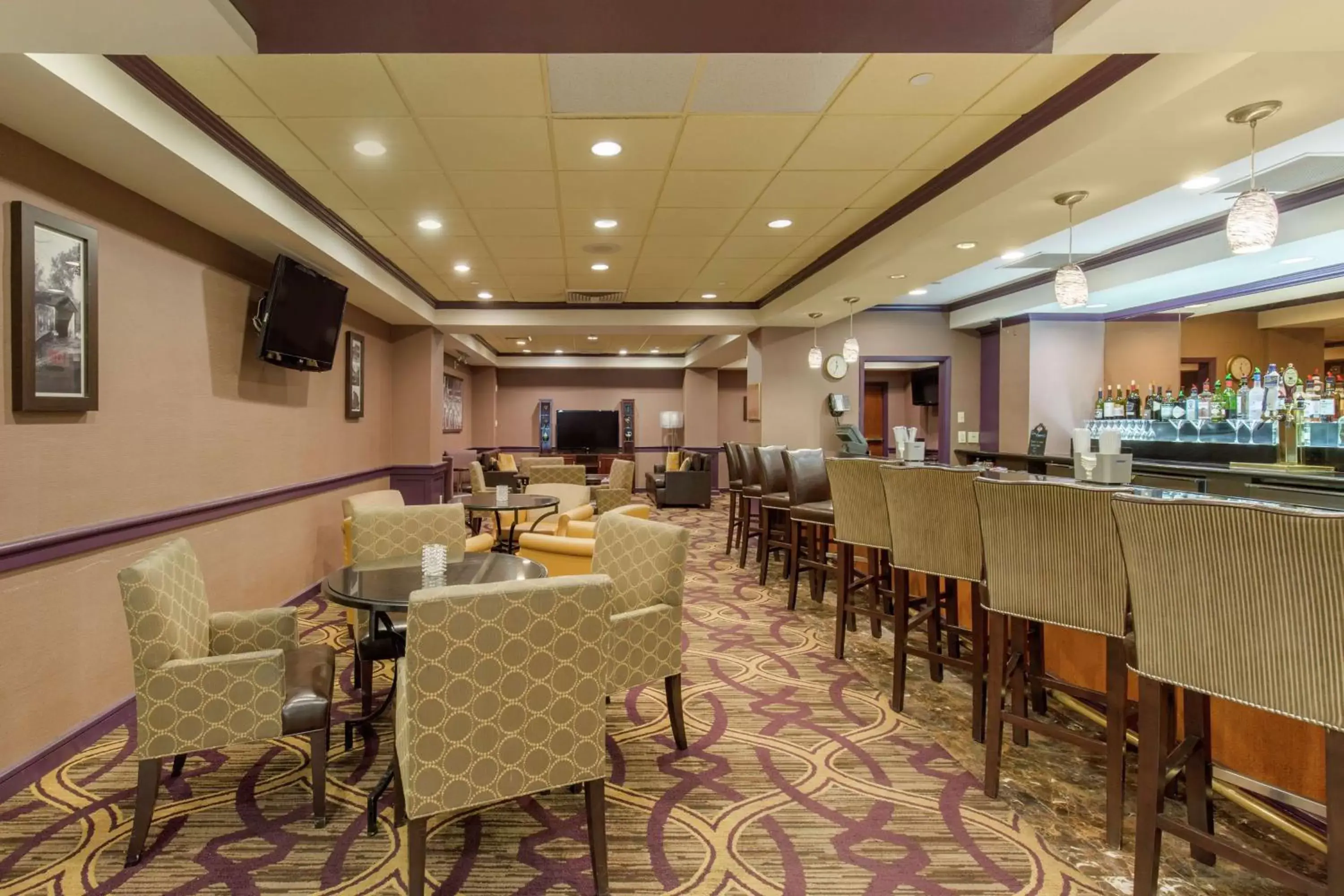 Lobby or reception, Restaurant/Places to Eat in DoubleTree by Hilton Downtown Wilmington - Legal District