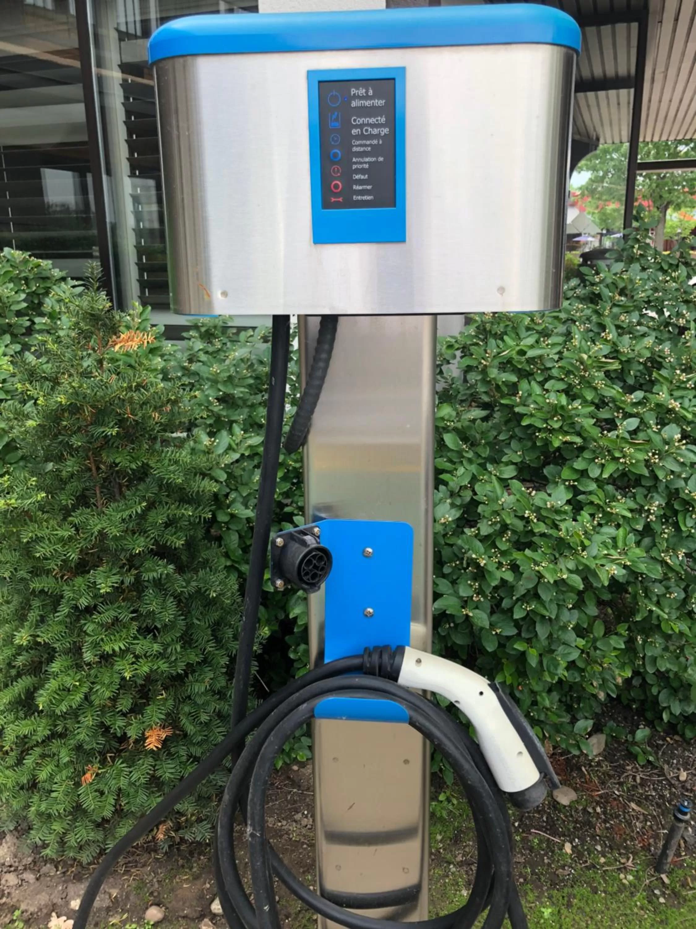 Parking in Le Chabrol Hotel & Suites