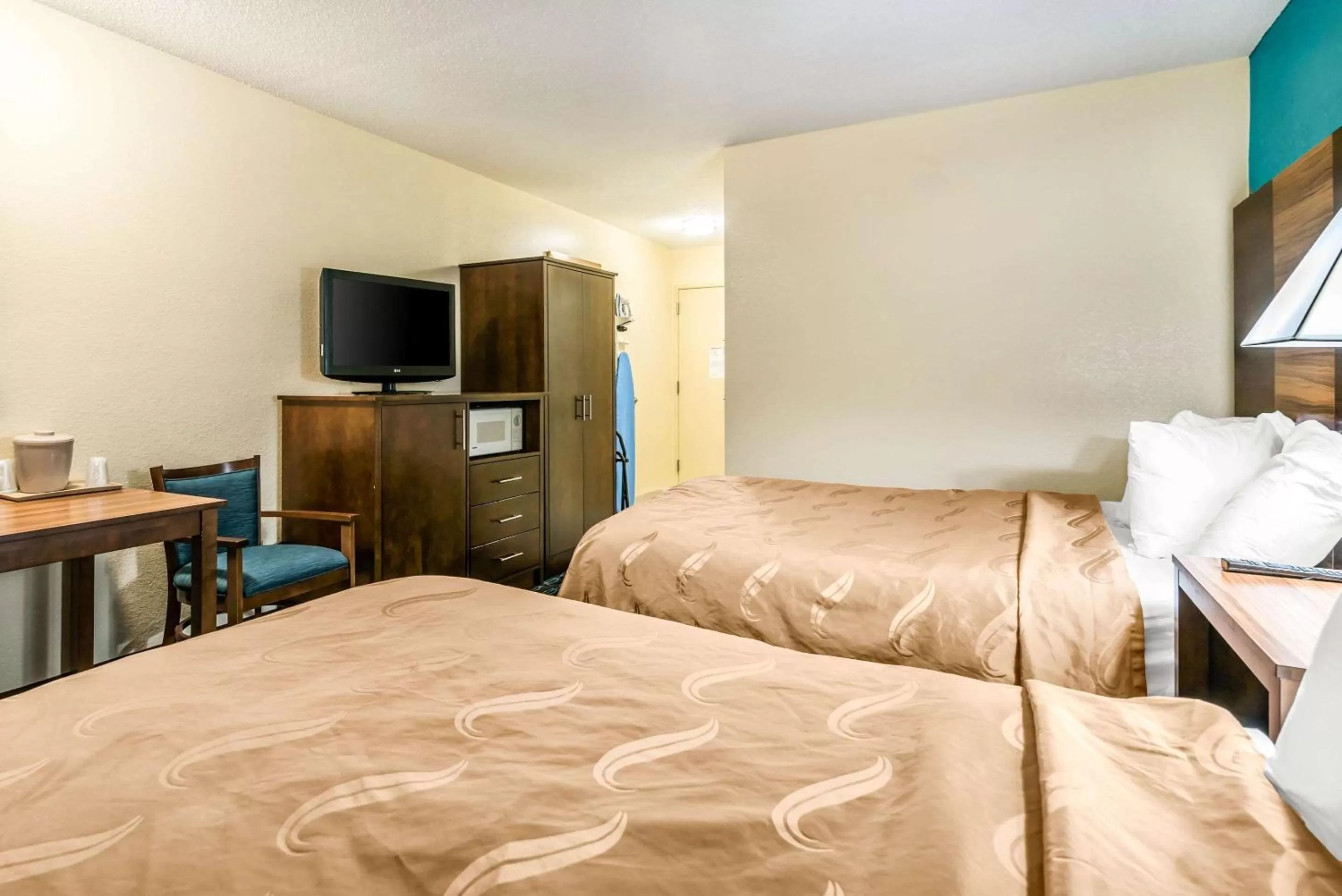 Photo of the whole room, Bed in Quality Inn Loudon-Concord
