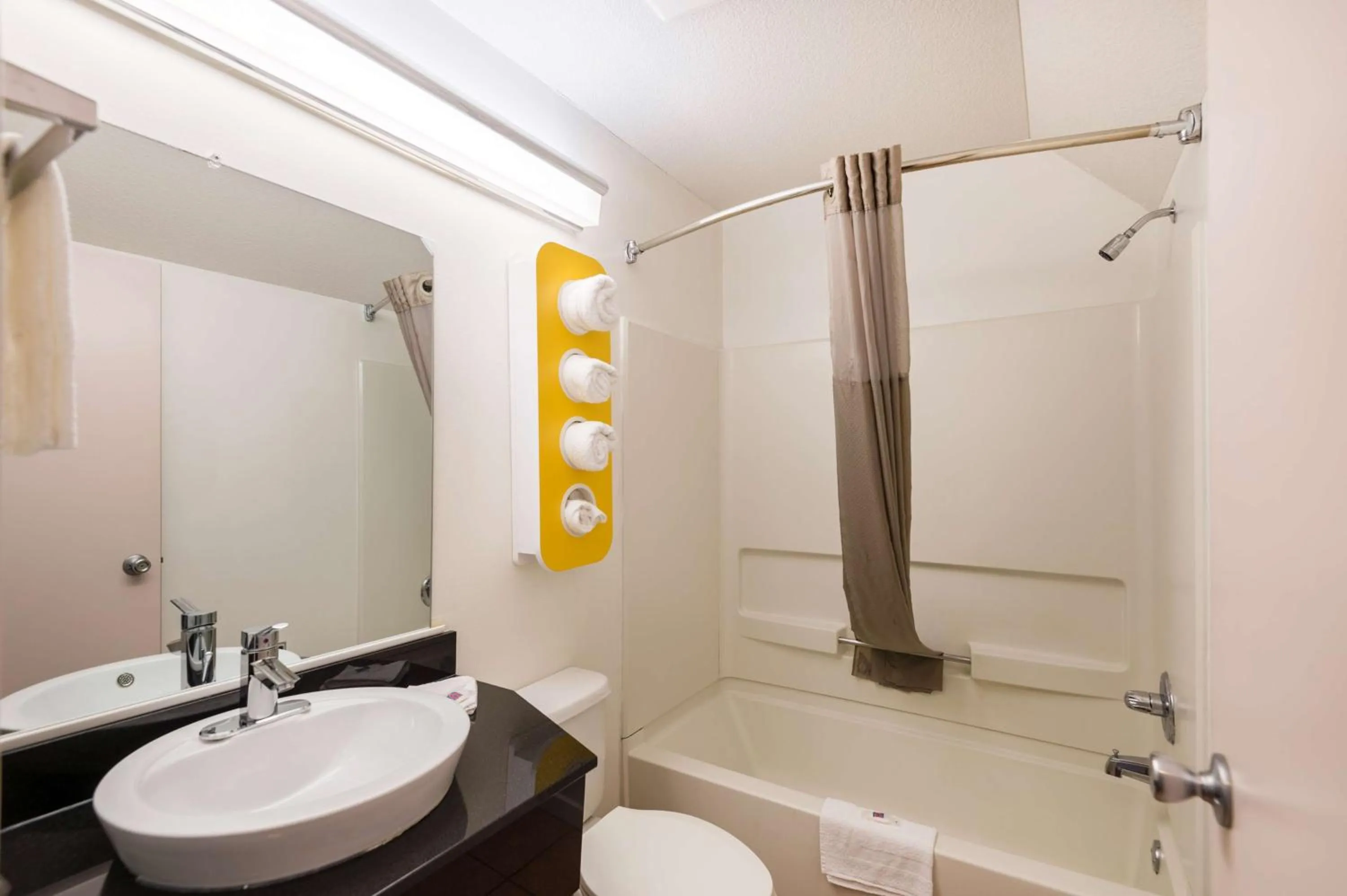 Bedroom in Motel 6-Olathe, KS