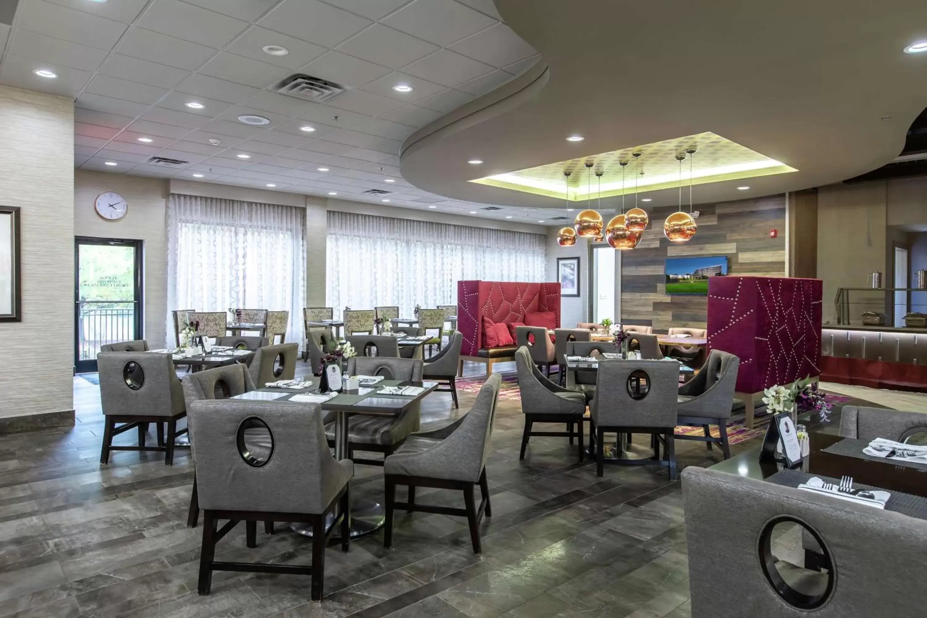 Restaurant/Places to Eat in DoubleTree by Hilton Winston Salem - University, NC