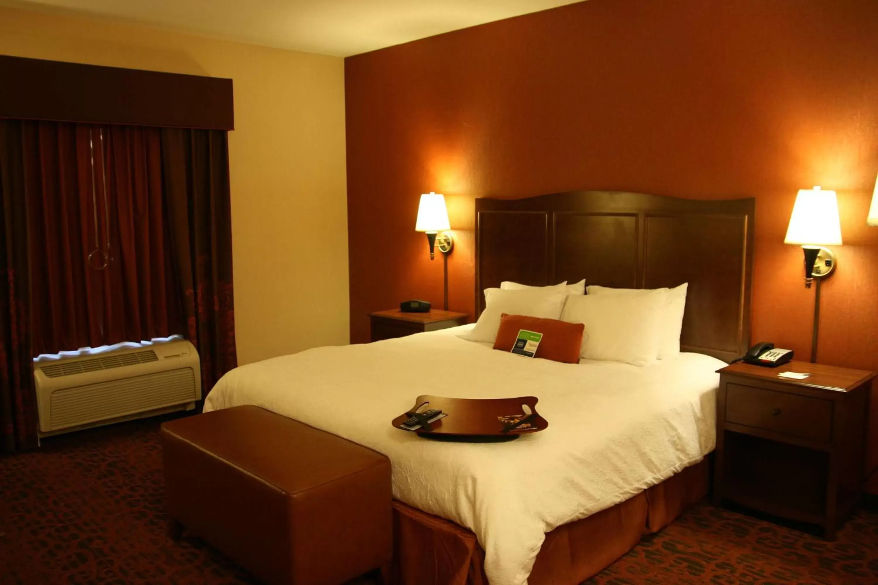 Bed in Hampton Inn & Suites New Castle, PA