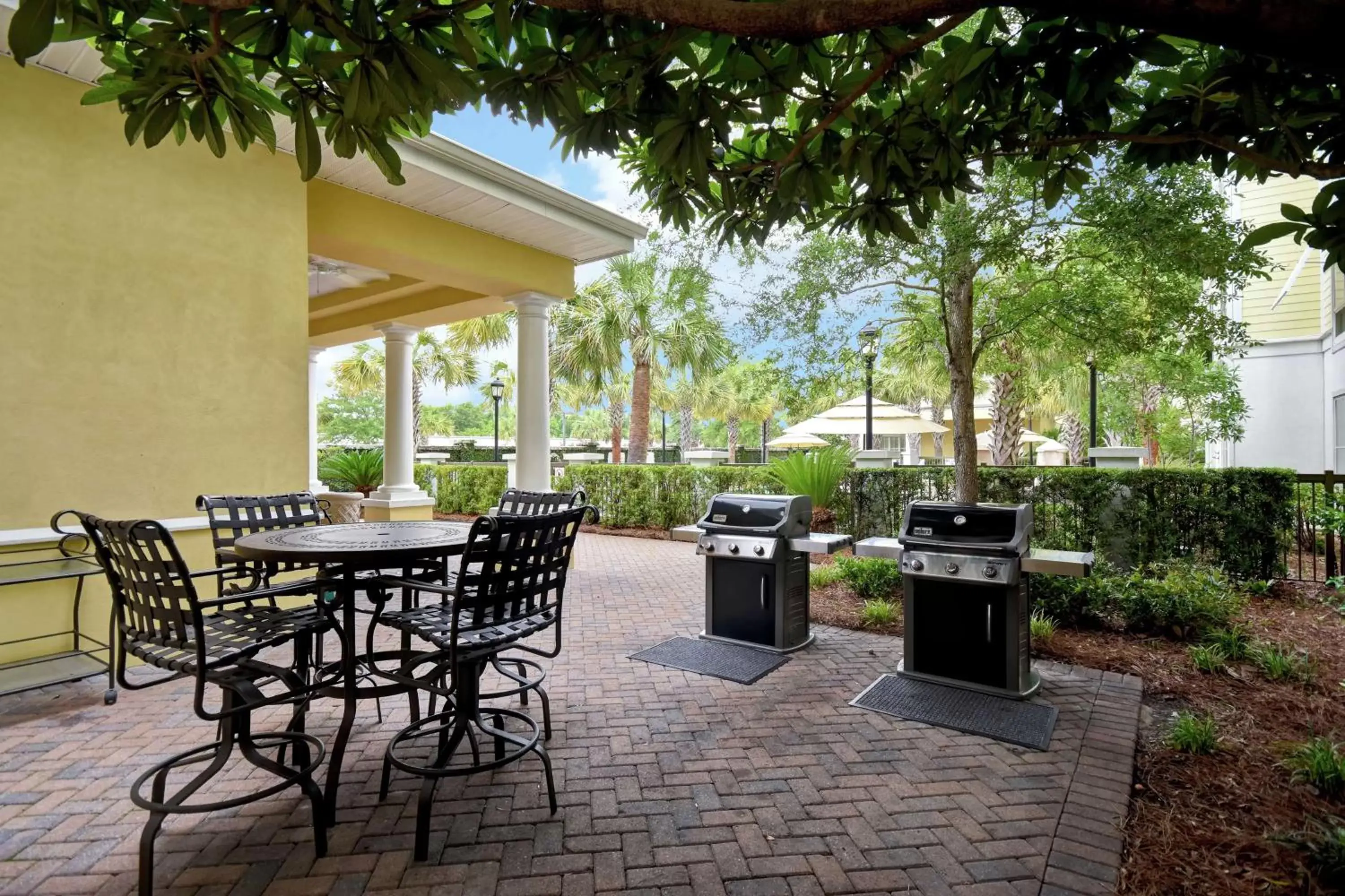 Swimming pool in Homewood Suites by Hilton Charleston Airport/Convention Center