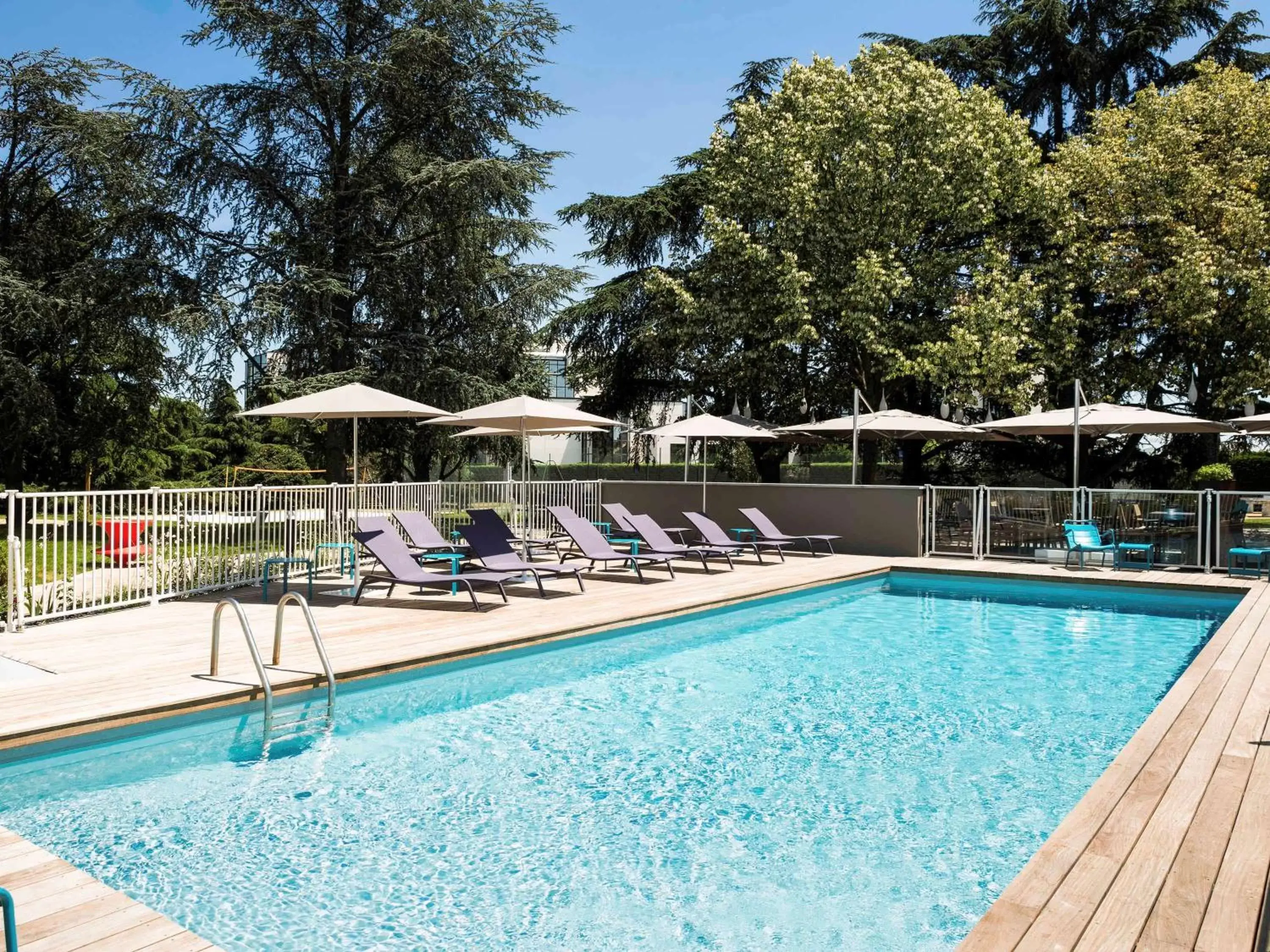 Property building, Swimming Pool in Novotel Toulouse Purpan Aéroport