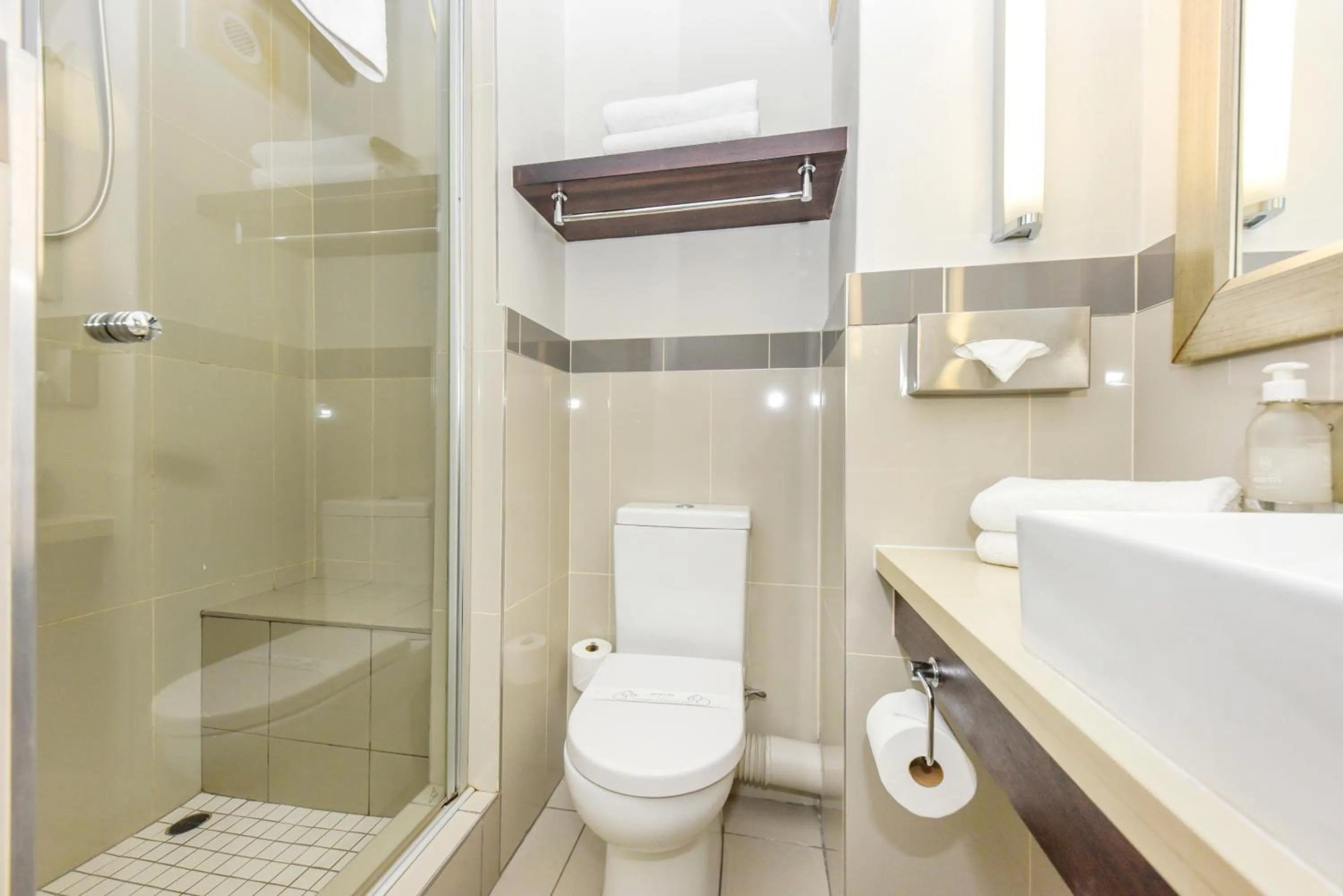 Bathroom in Mercure Johannesburg Randburg