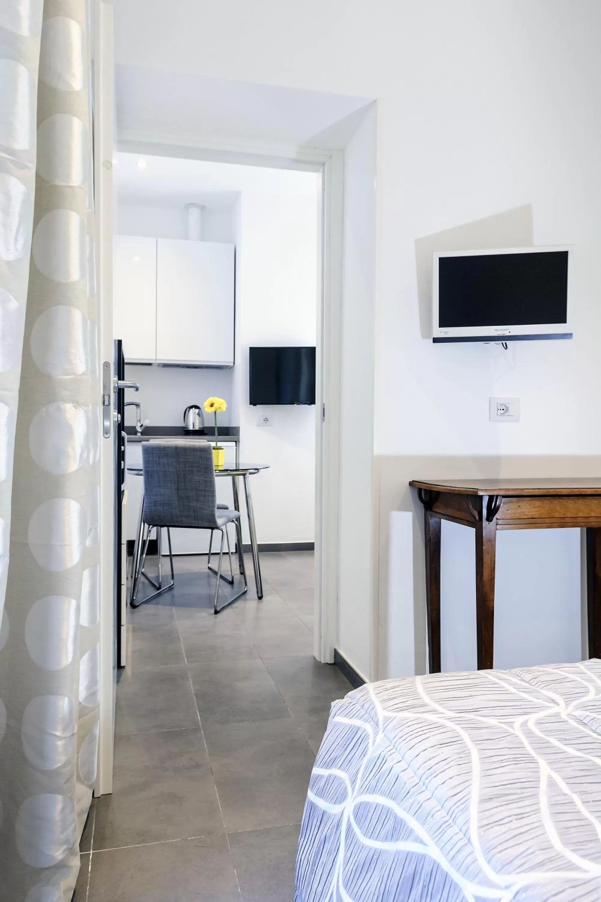 TV and multimedia, Bed in Residence Diaz