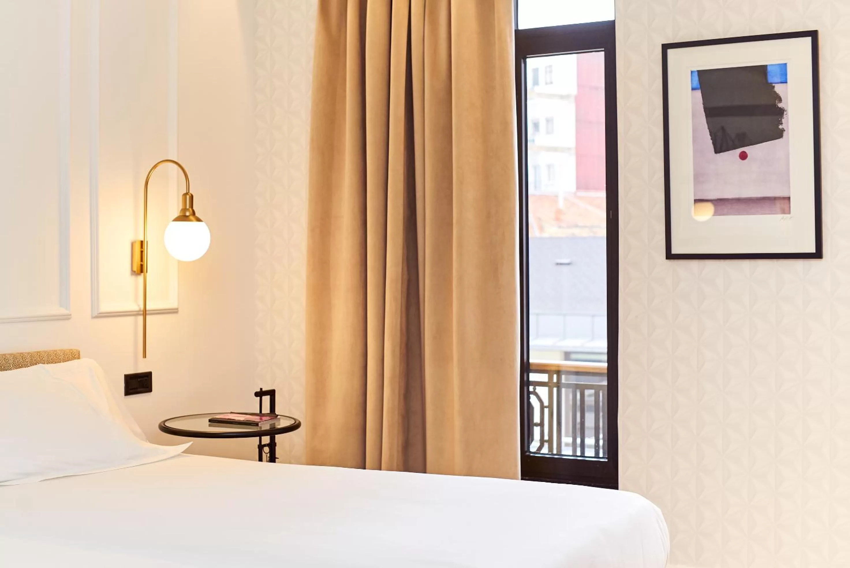 Photo of the whole room, Bed in Occidental León Alfonso V