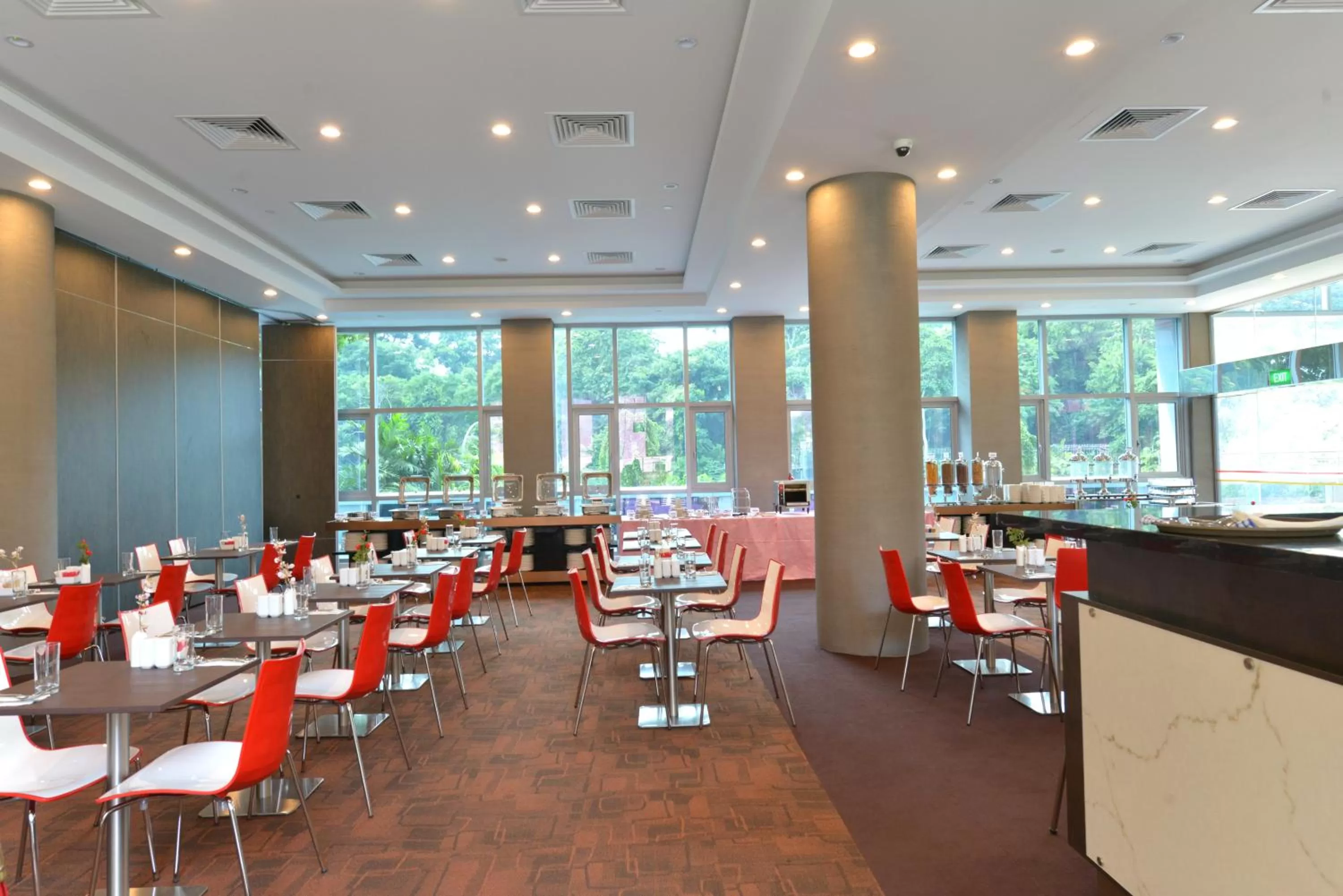Restaurant/places to eat in Hotel Chancellor@Orchard
