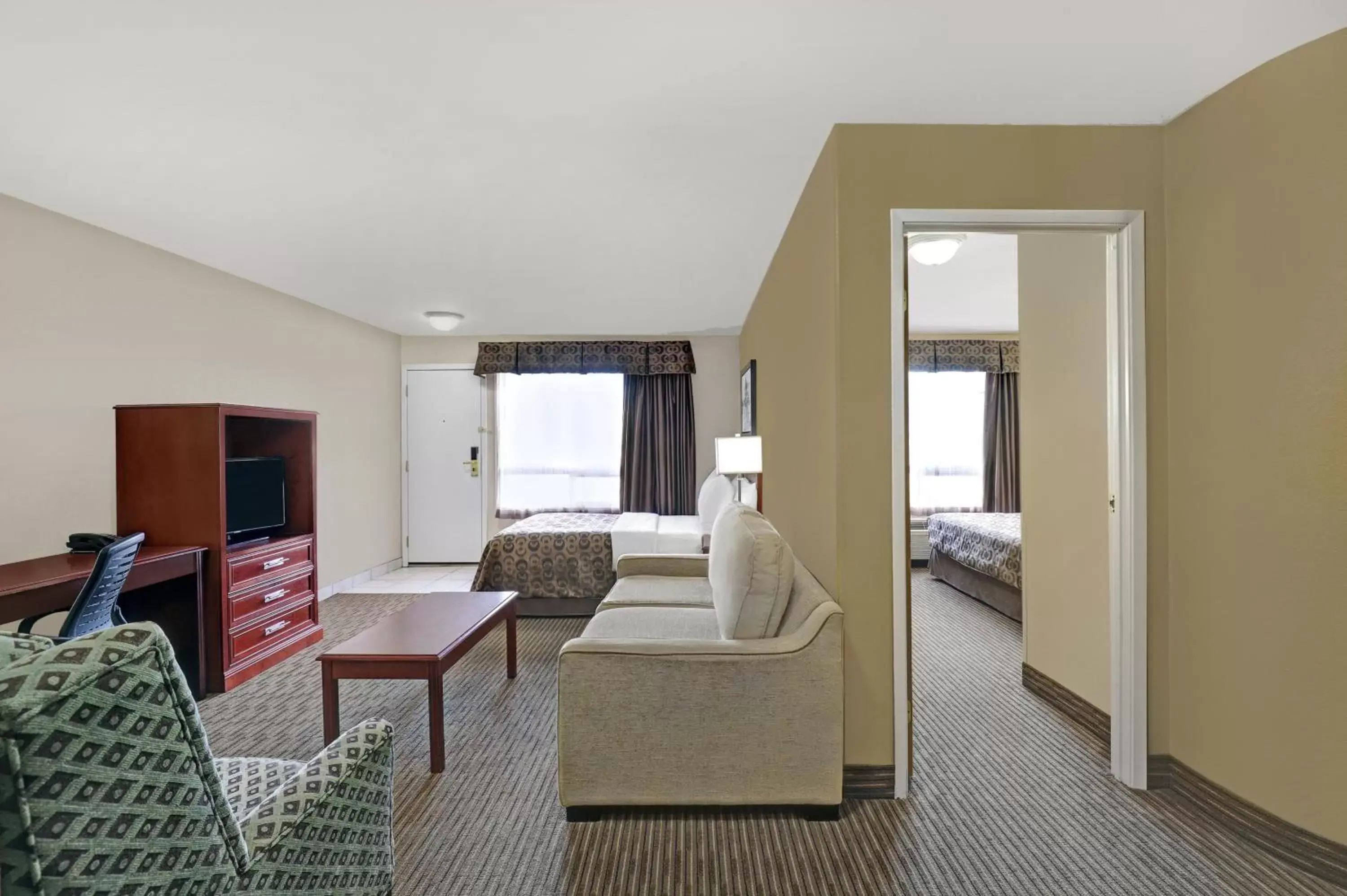 Bedroom, Seating Area in SureStay Plus Hotel by Best Western Drumheller