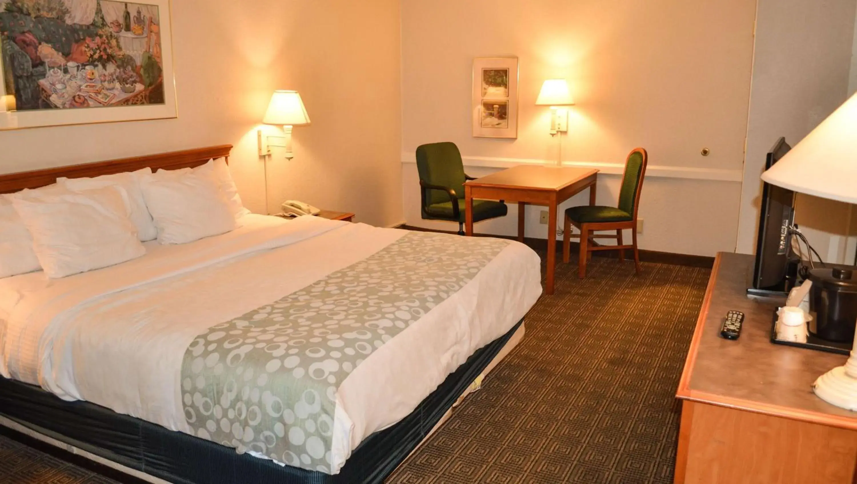 Photo of the whole room, Bed in Magnuson Hotel Texarkana Photo of the whole room, Bed in Magnuson Hotel Texarkana