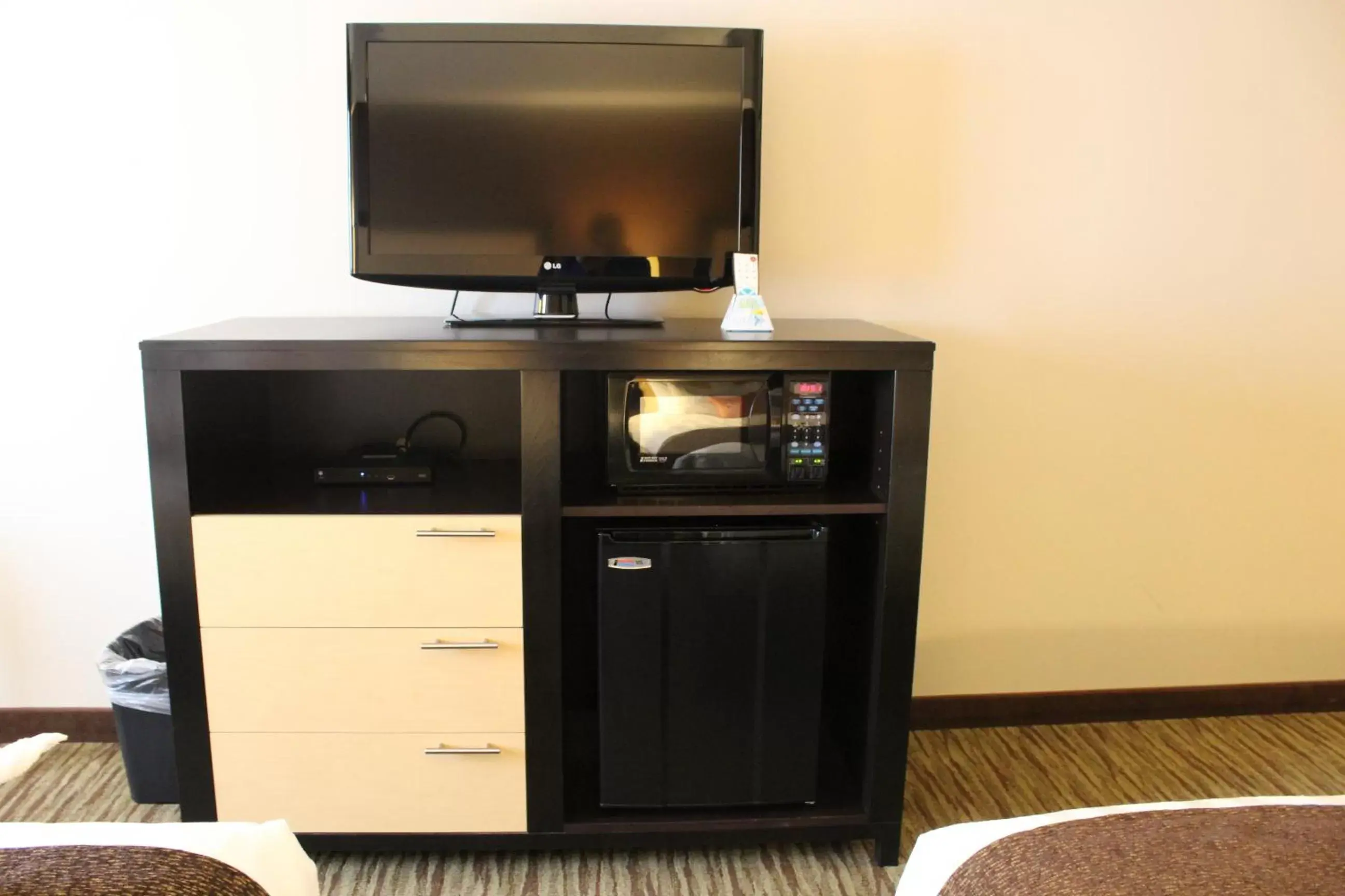 Entertainment, TV/Entertainment Center in Best Western Plus Landmark Hotel