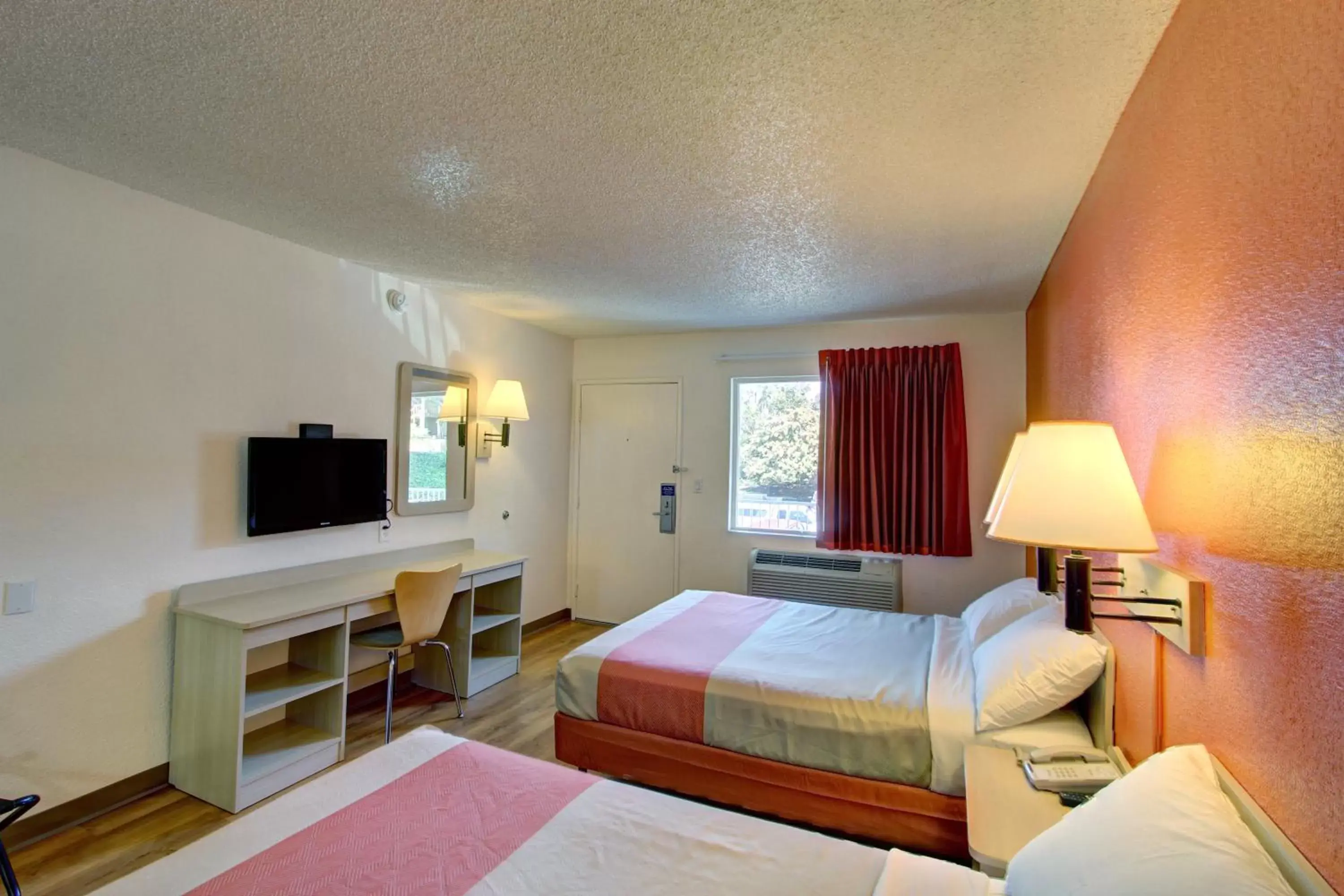 Bedroom in Motel 6-La Mesa, CA - San Diego