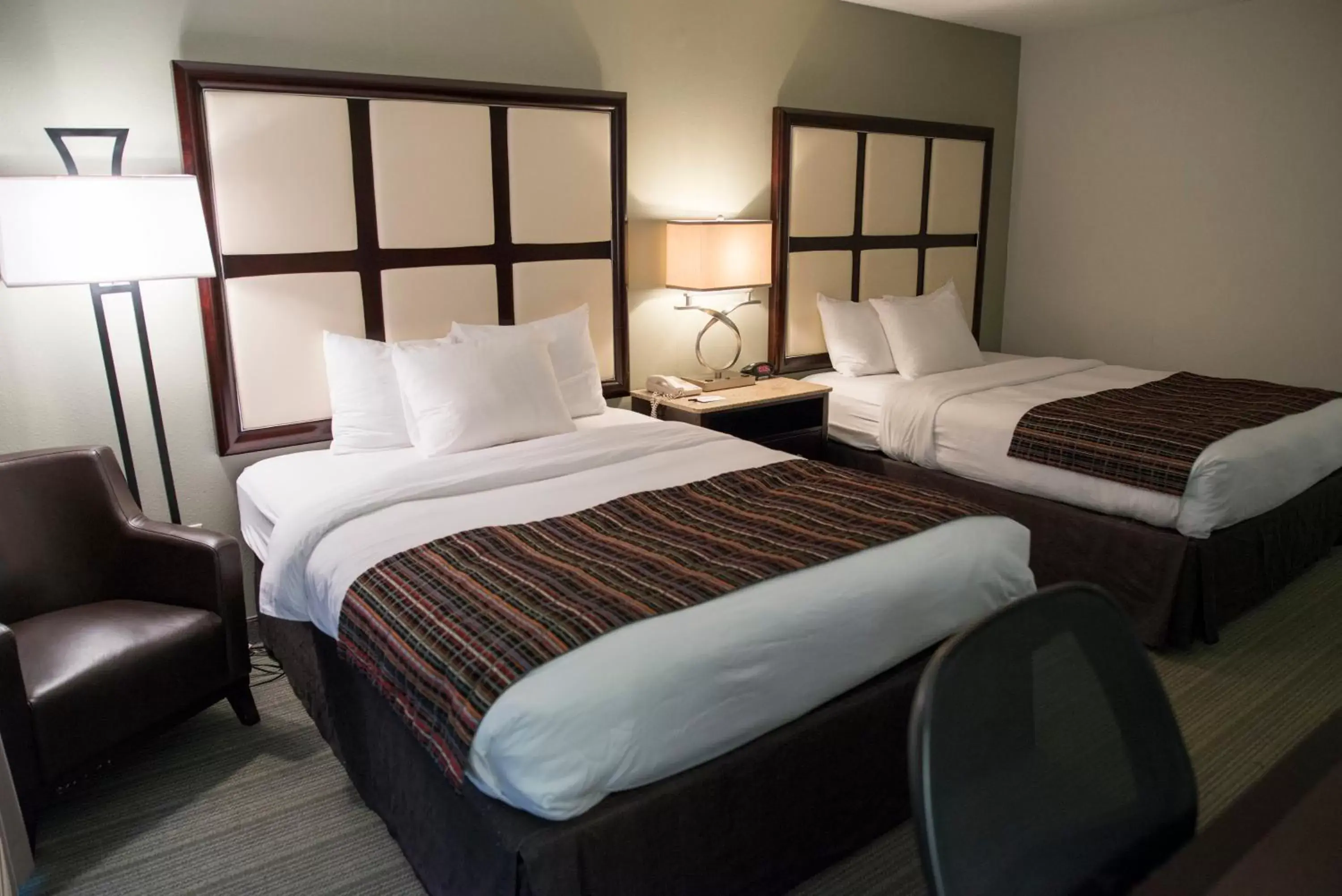 Bed in Country Inn & Suites by Radisson, Effingham, IL