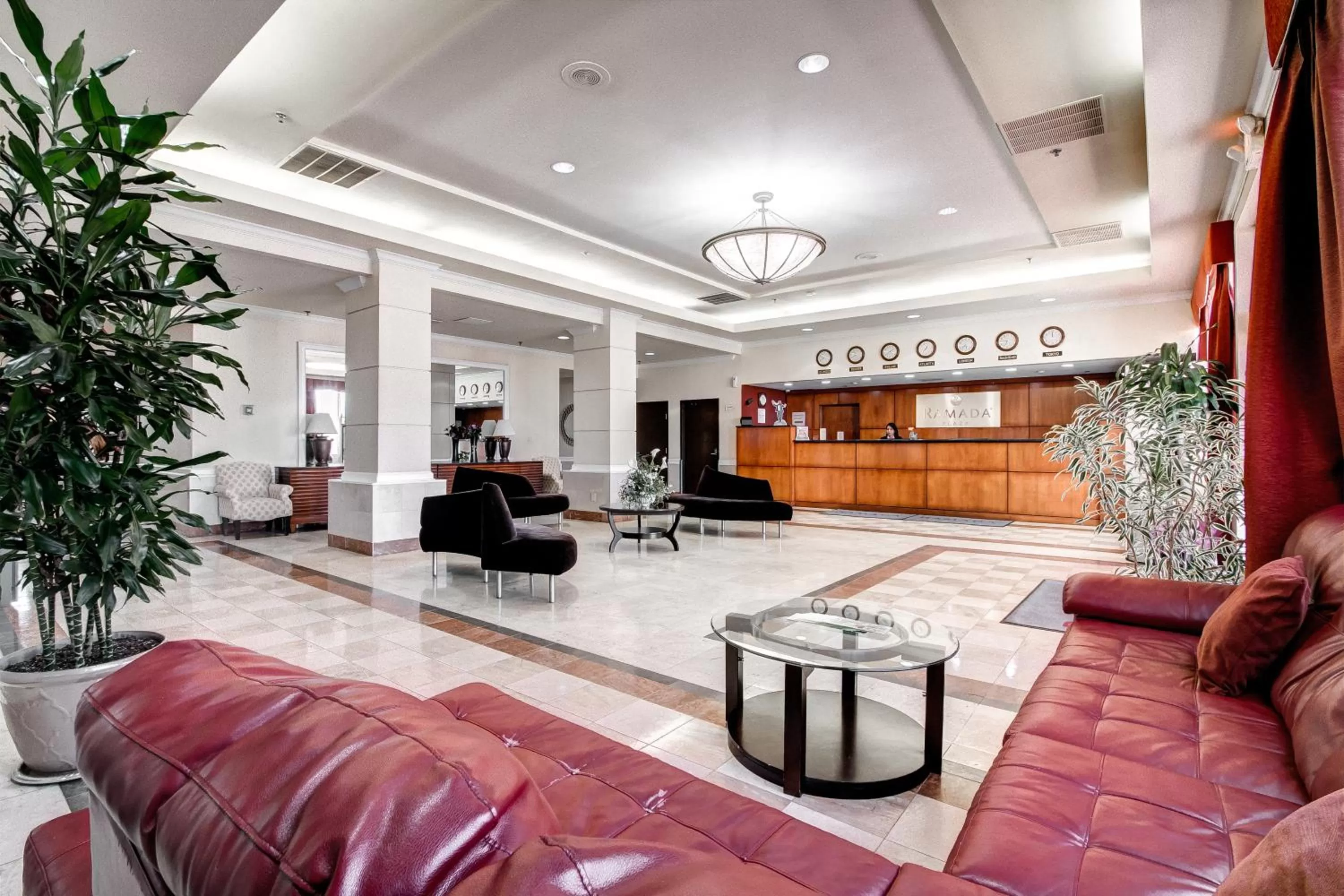 Lobby or reception in Ramada Plaza by Wyndham Atlanta Airport