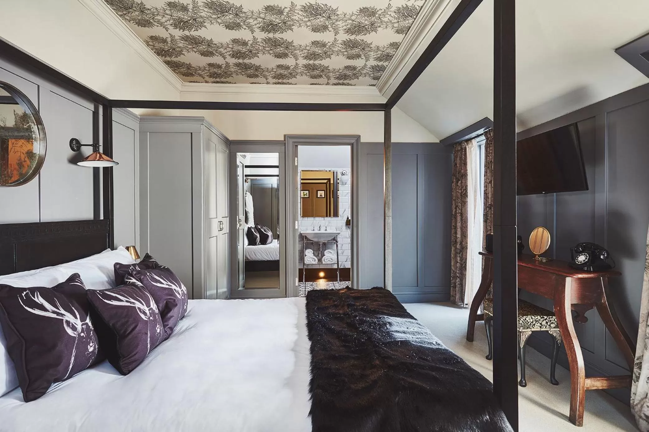 Photo of the whole room, Bed in No.26 By The Sea