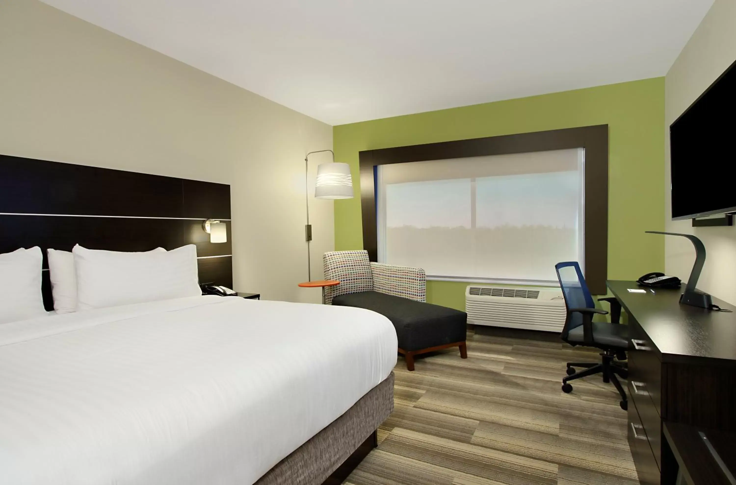 Photo of the whole room, Bed in Holiday Inn Express & Suites - Brookshire - Katy Freeway, an IHG Hotel