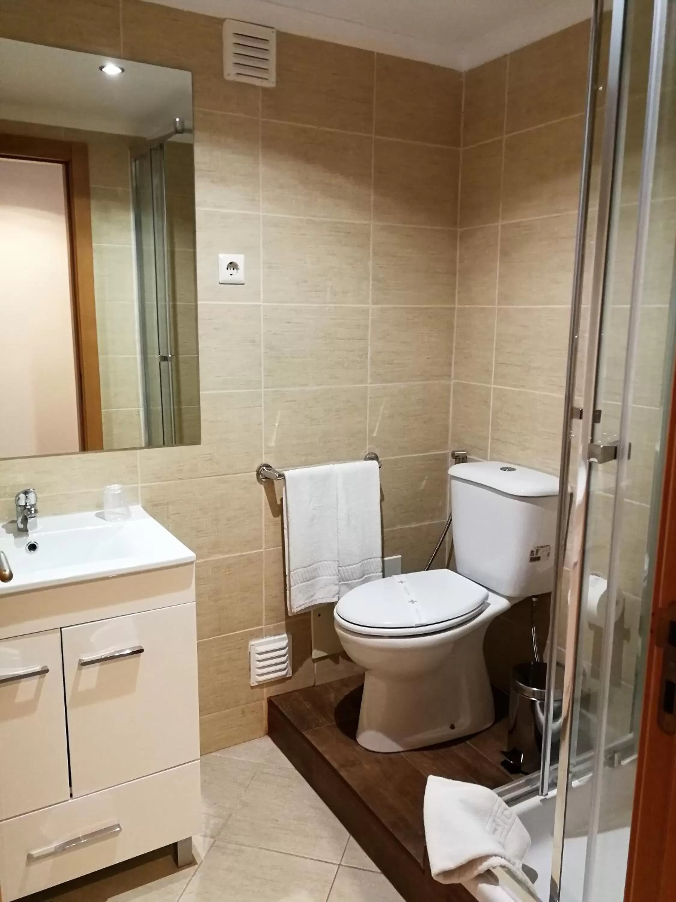 Shower in Oceano Atlantico Apartamentos Turisticos