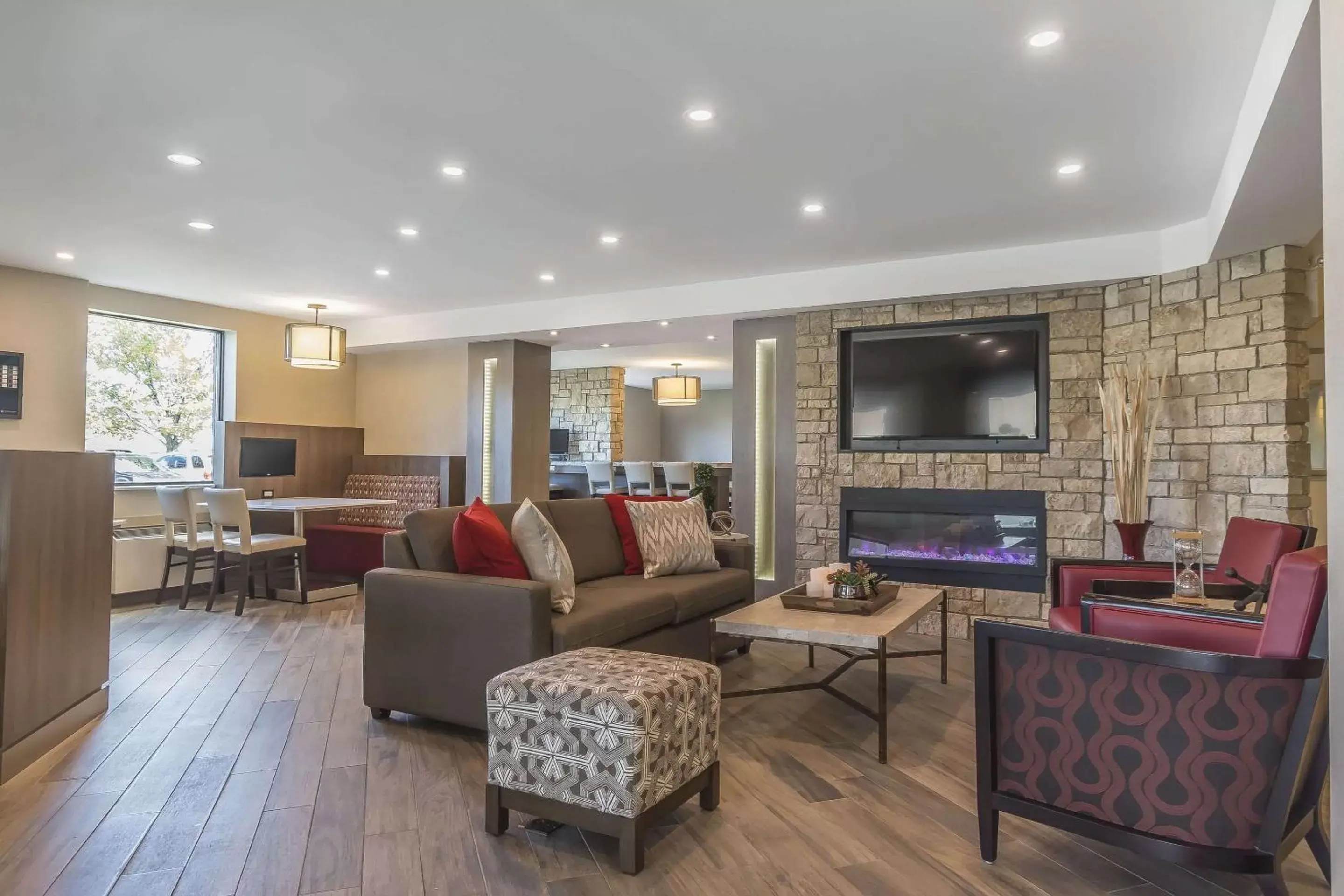 Lobby or reception, Seating Area in Comfort Inn Oshawa