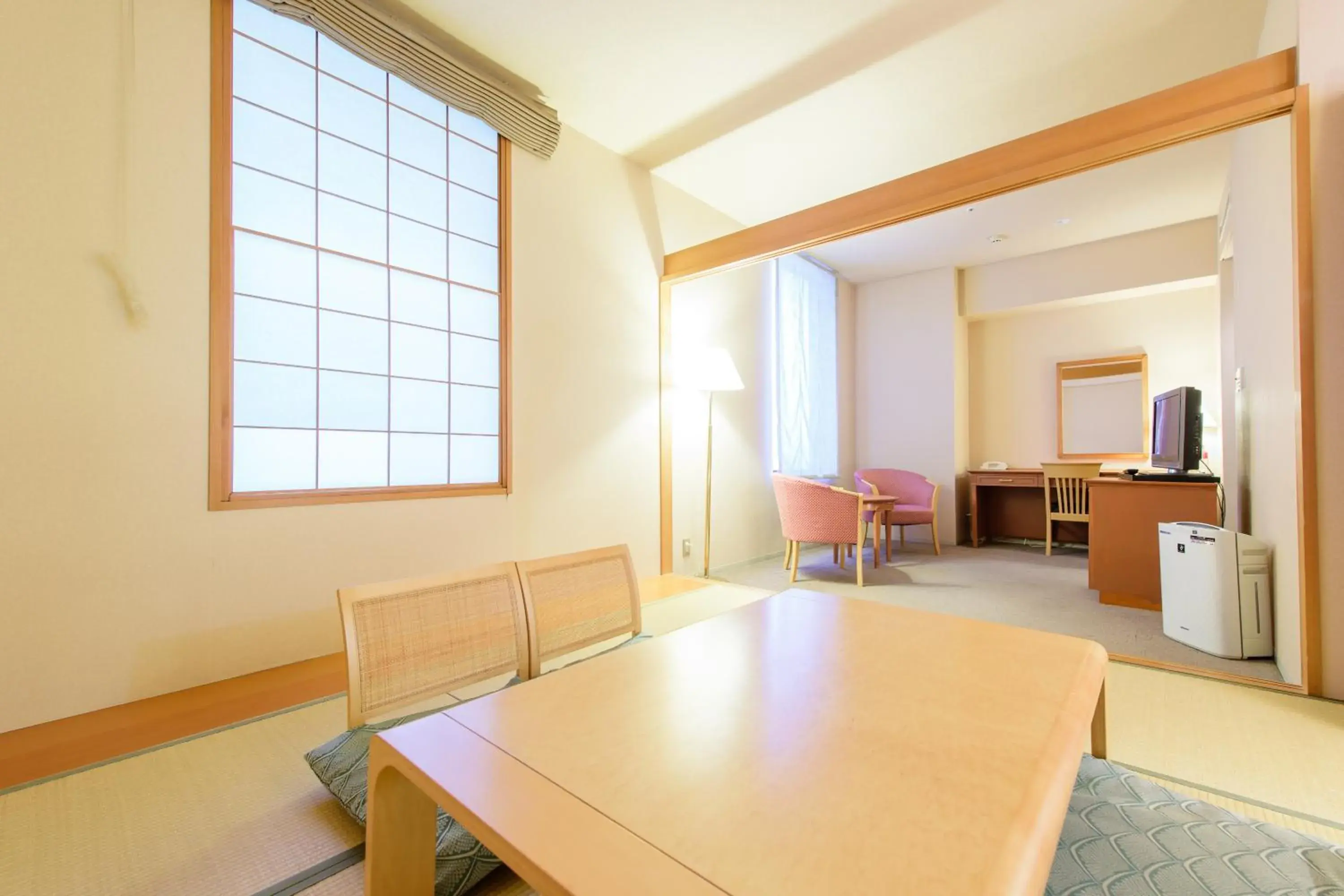 Photo of the whole room, Dining Area in Authent Hotel Otaru