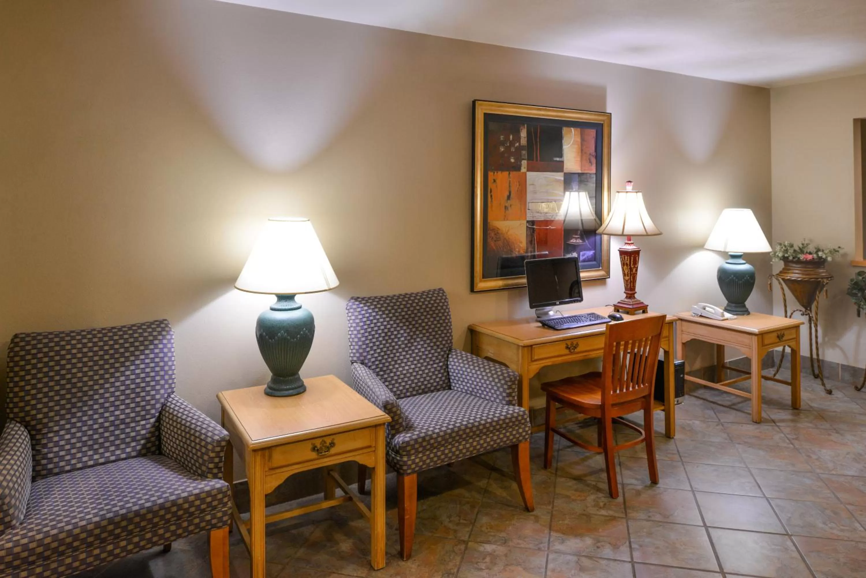 Seating area in Baymont by Wyndham Sioux Falls North,I-29,Russell St, Airport