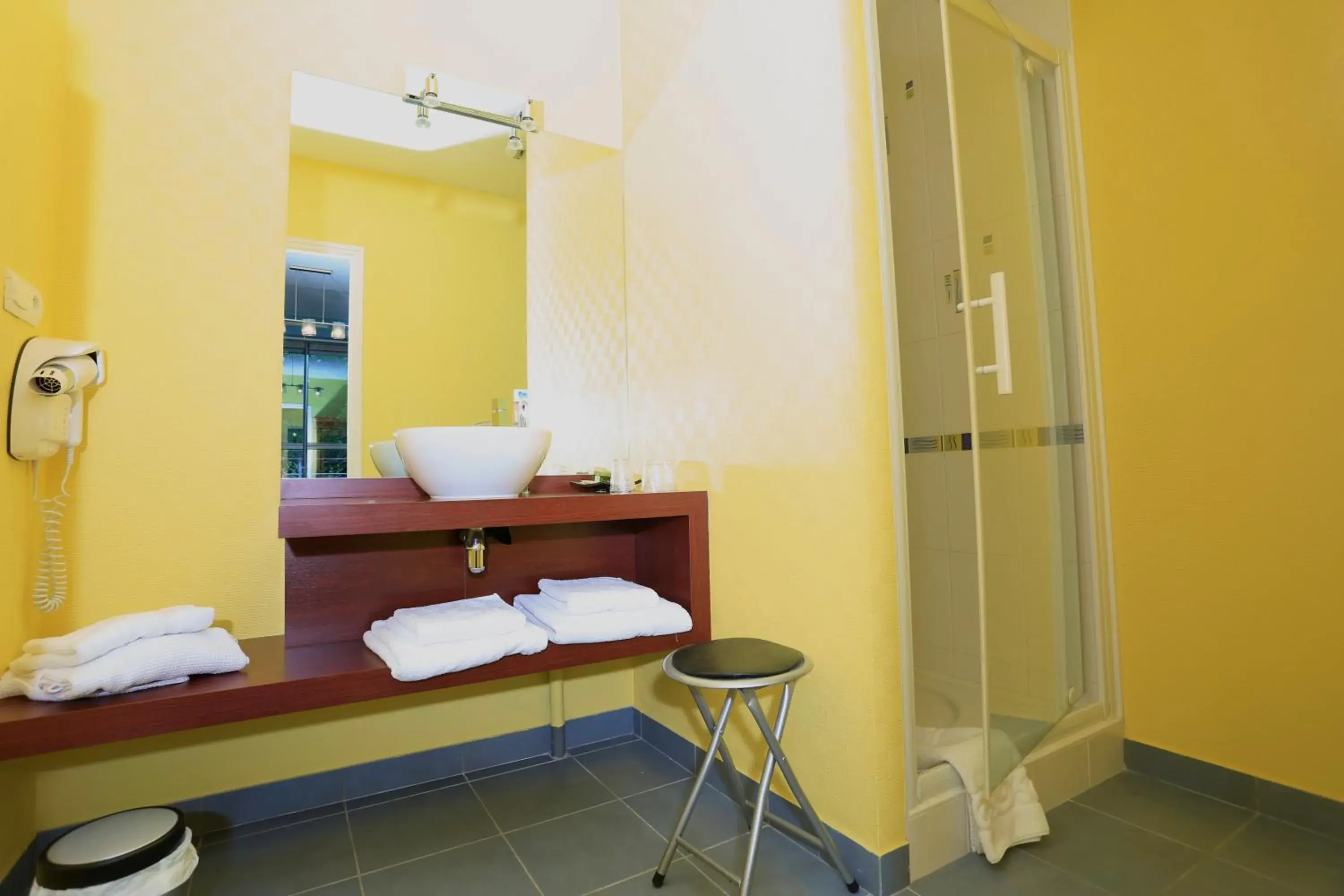 Bathroom in Citotel Le Clos Champel