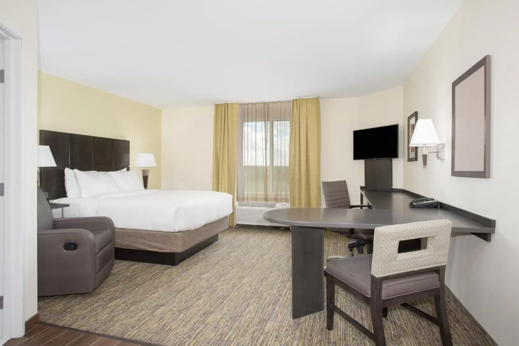 Photo of the whole room, TV/Entertainment Center in Candlewood Suites Longmont, an IHG Hotel