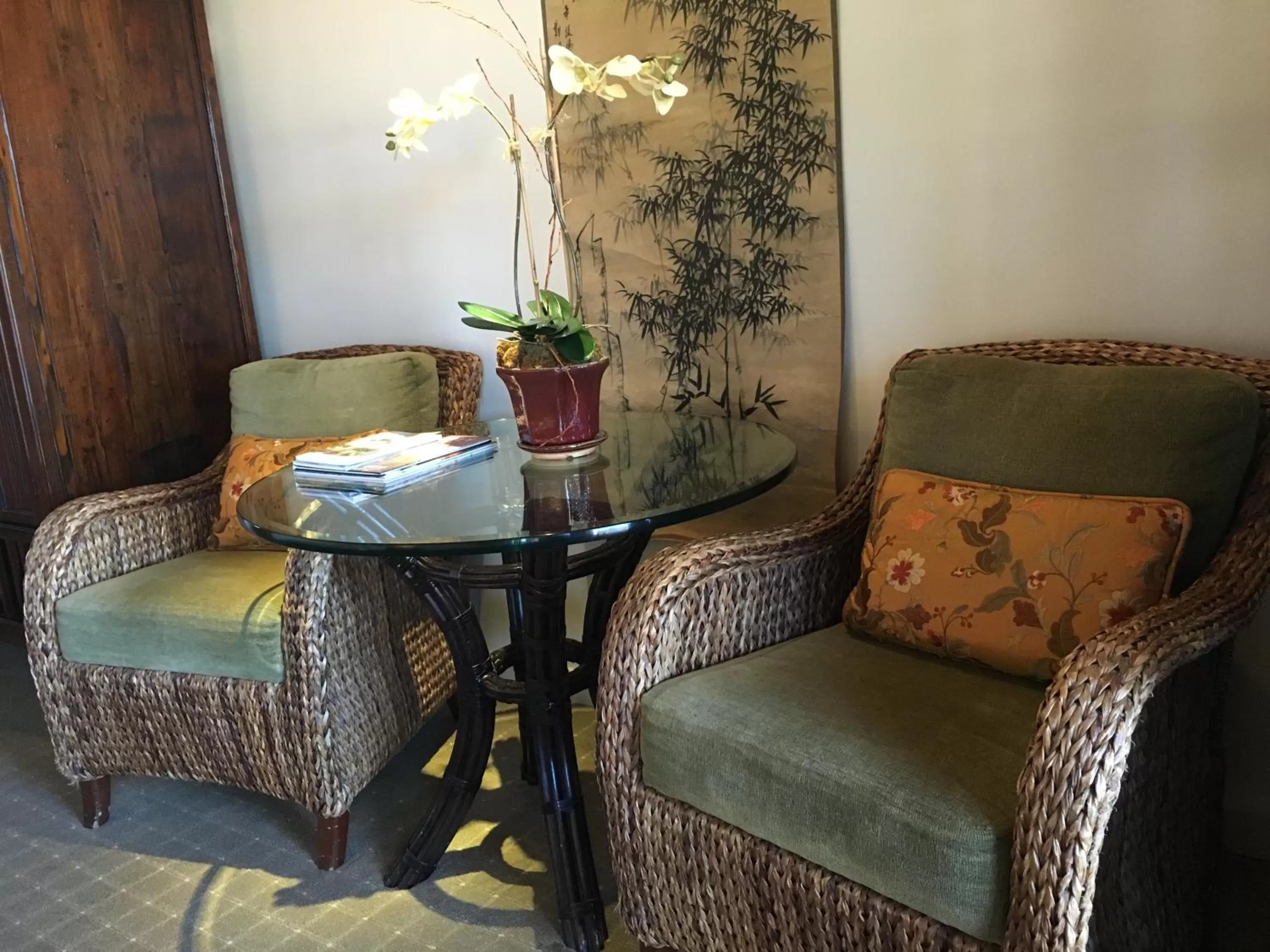 Seating area in Tradewinds Carmel