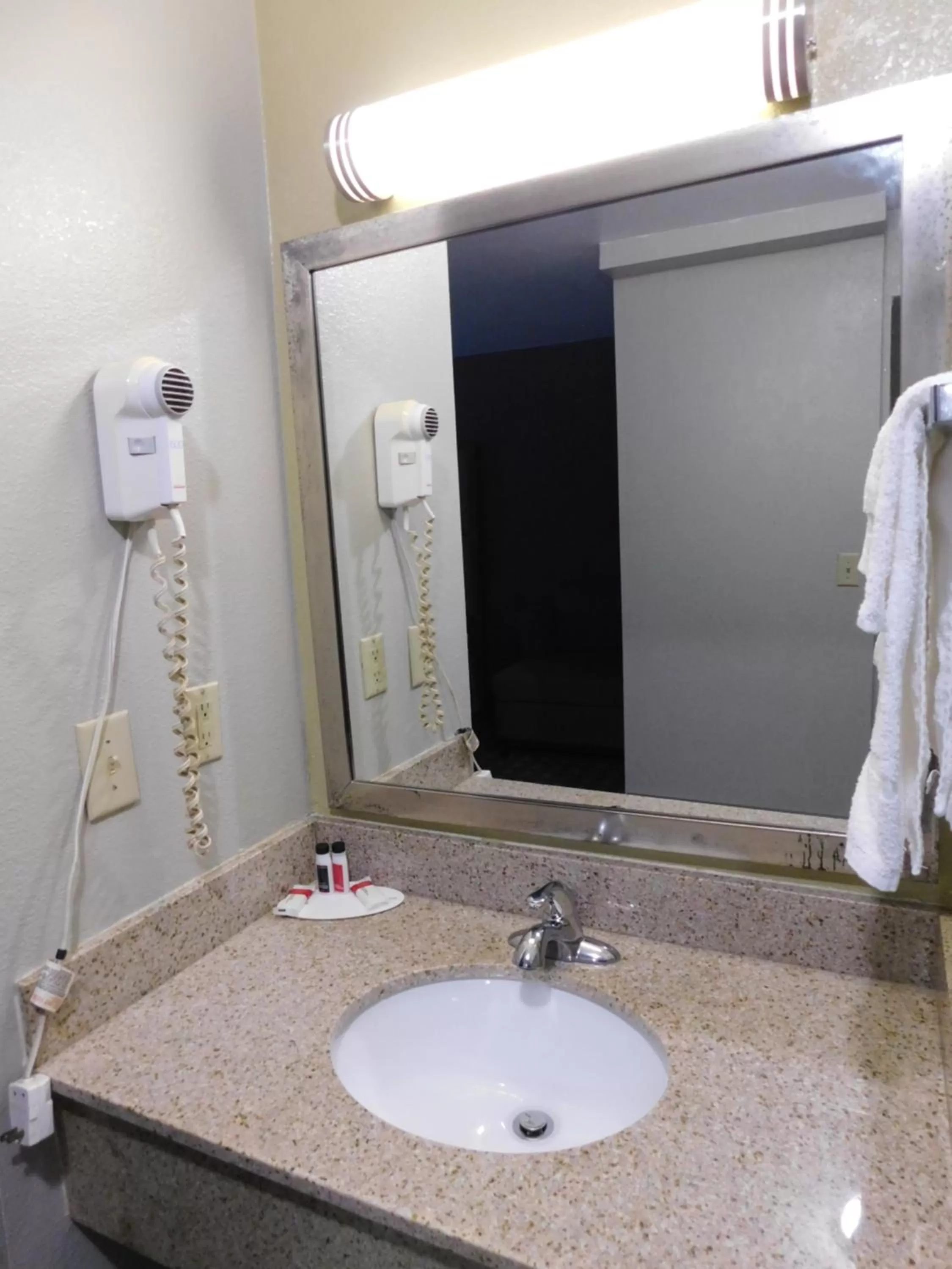 Days Inn & Suites by Wyndham Downtown Gatlinburg Parkway