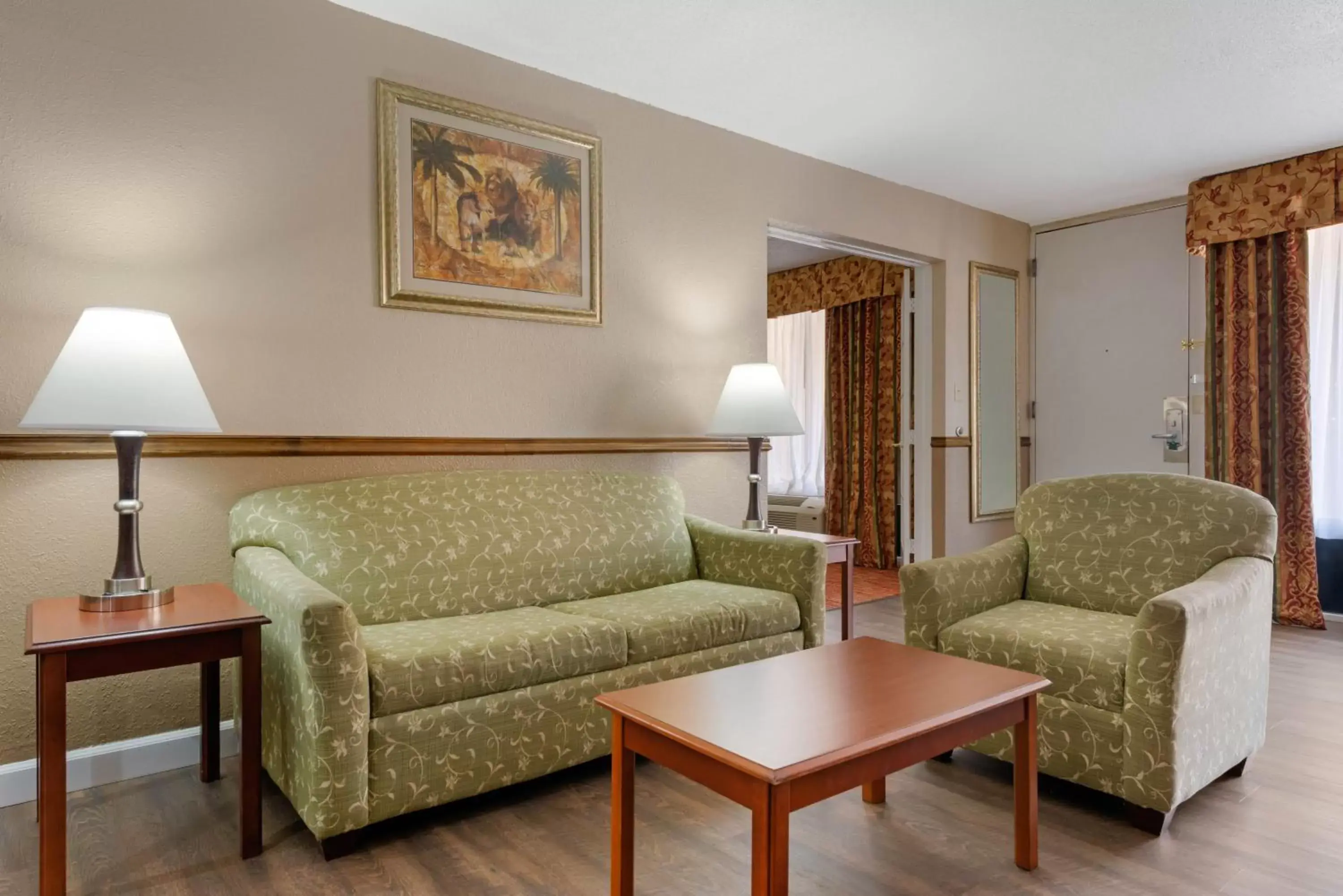 Queen Suite with Sofa Bed - Non-Smoking in Quality Inn and Suites Conference Center