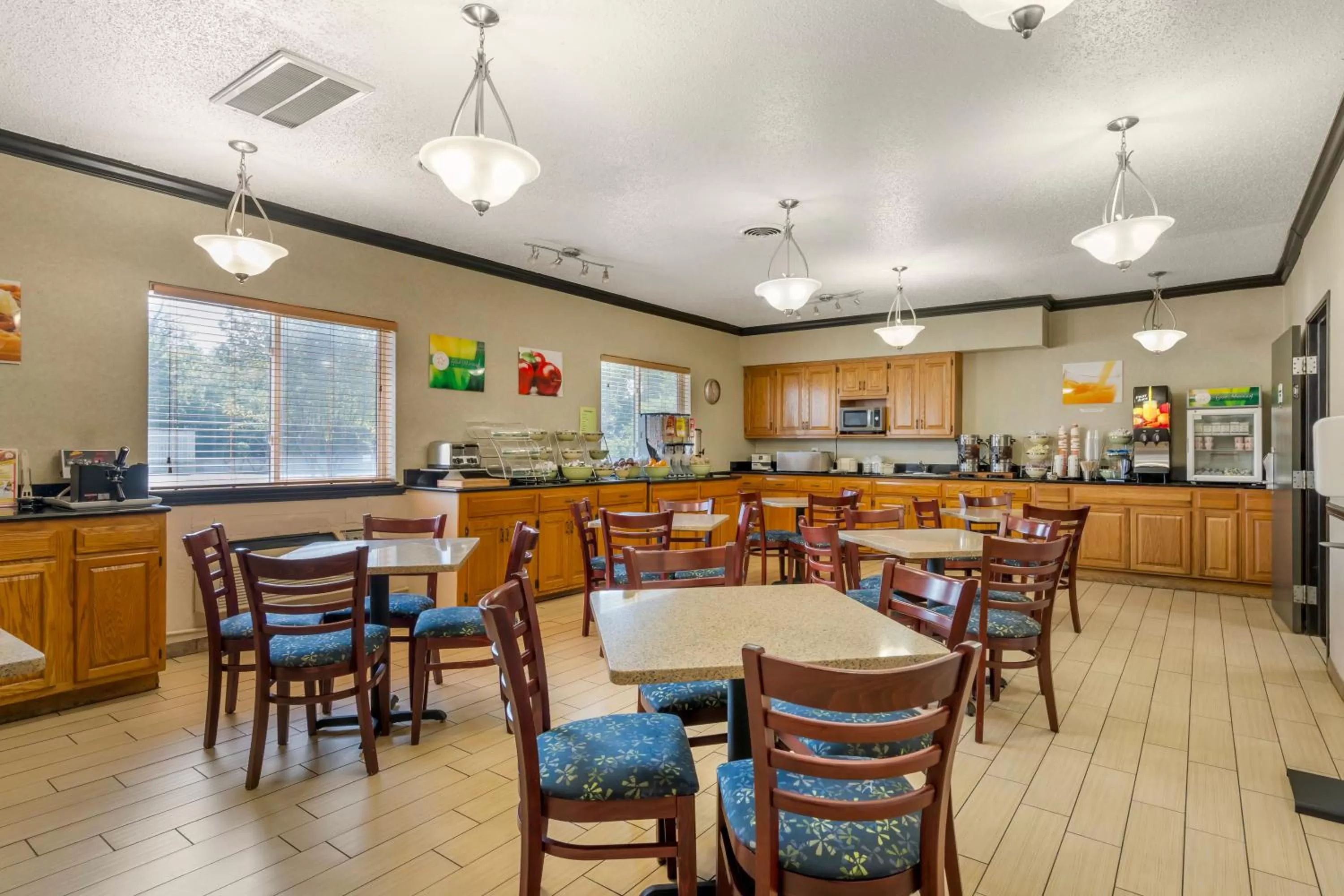 Breakfast in Quality Inn & Suites Delaware South