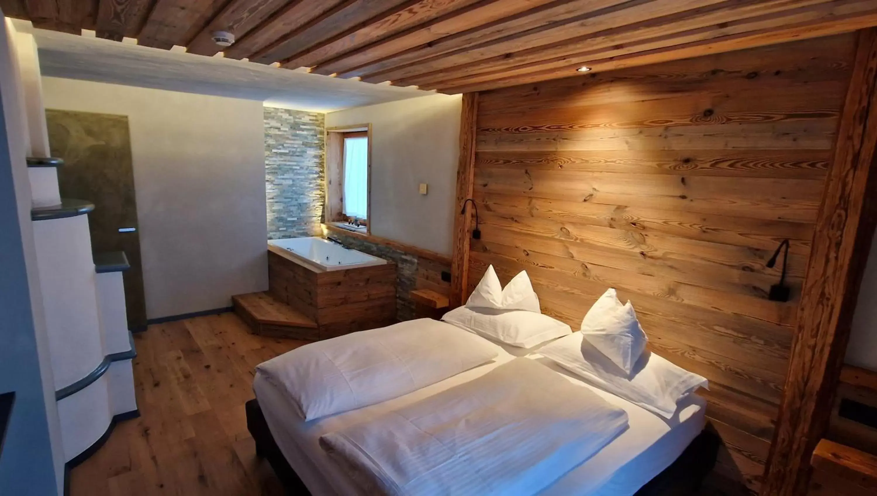 Bedroom, Bed in La Roccia Wellness Hotel