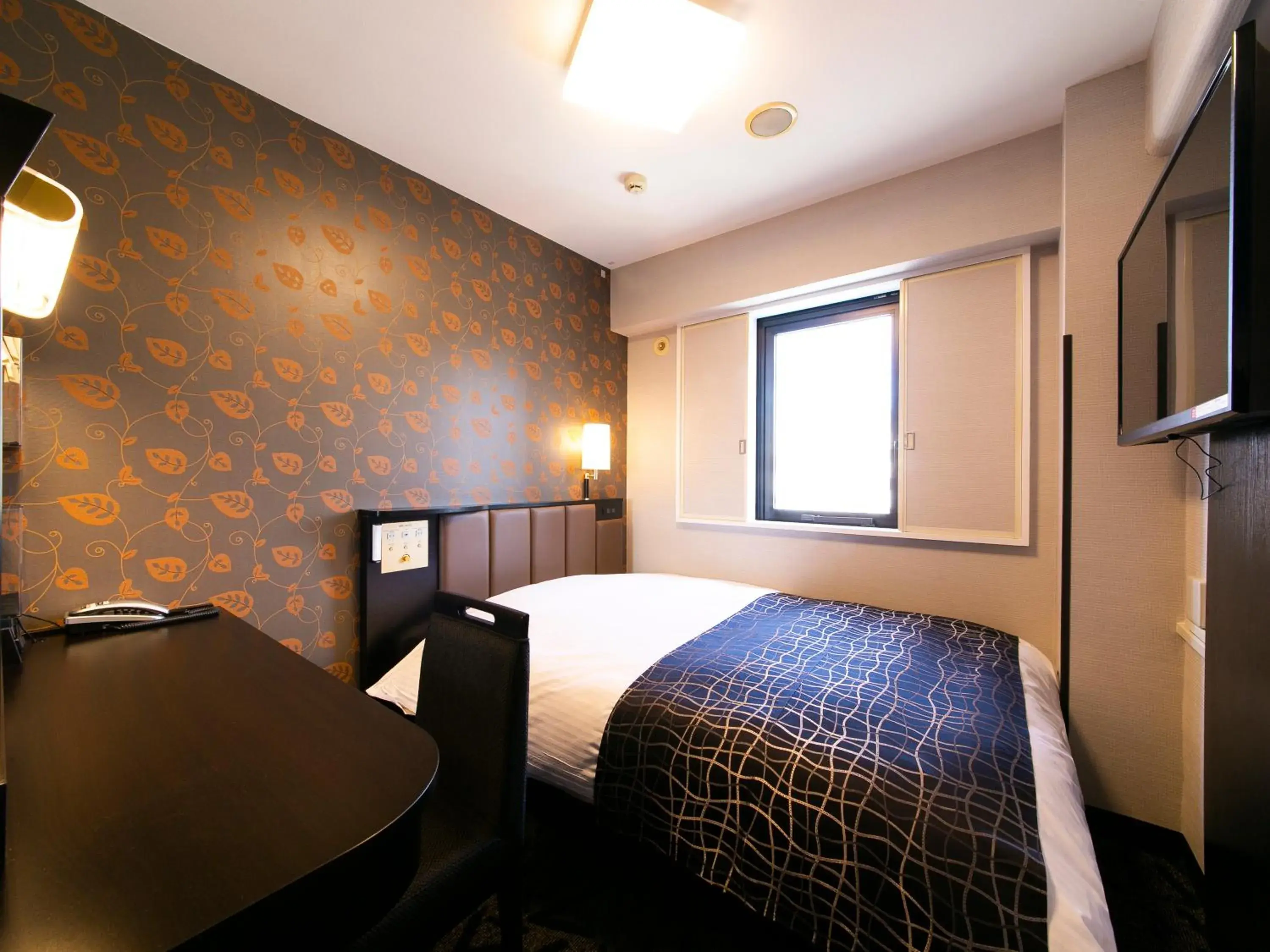 Communal lounge/ TV room, Bed in Apa Hotel Aomori-Eki Higashi