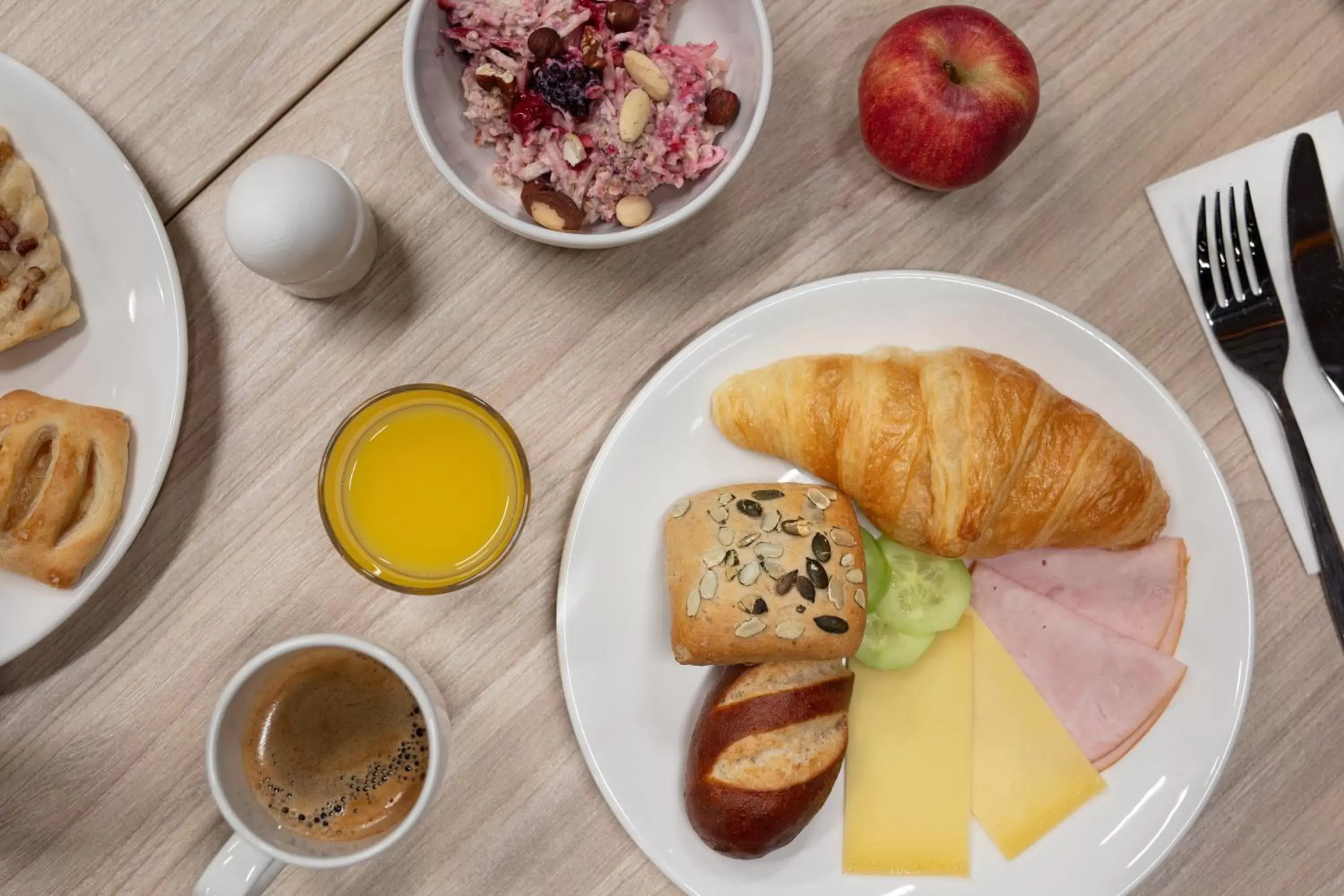 Breakfast in Holiday Inn Express - Aarburg - Oftringen, an IHG Hotel