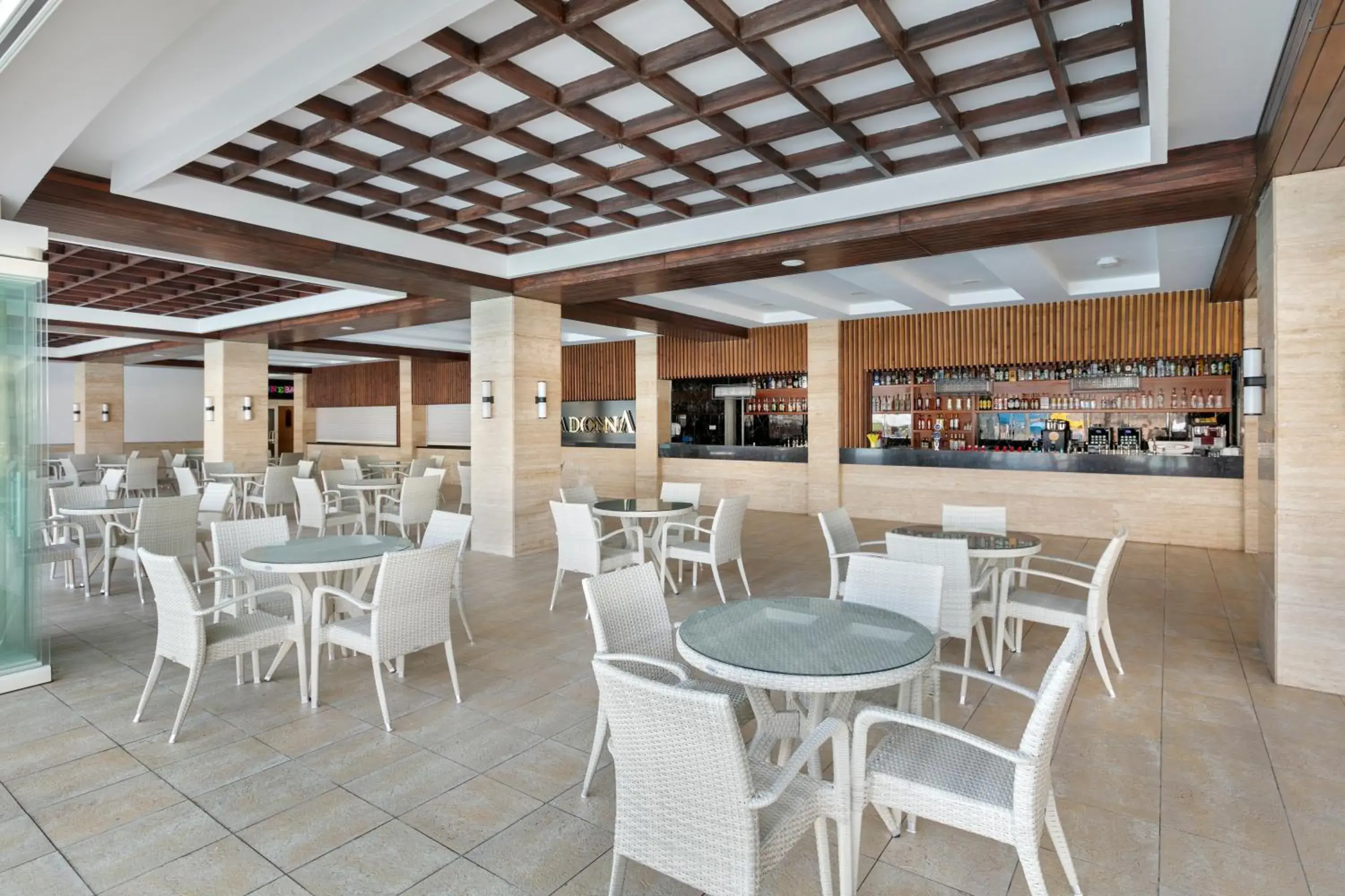 Lounge or bar, Restaurant/Places to Eat in Alva Donna Beach Resort Comfort