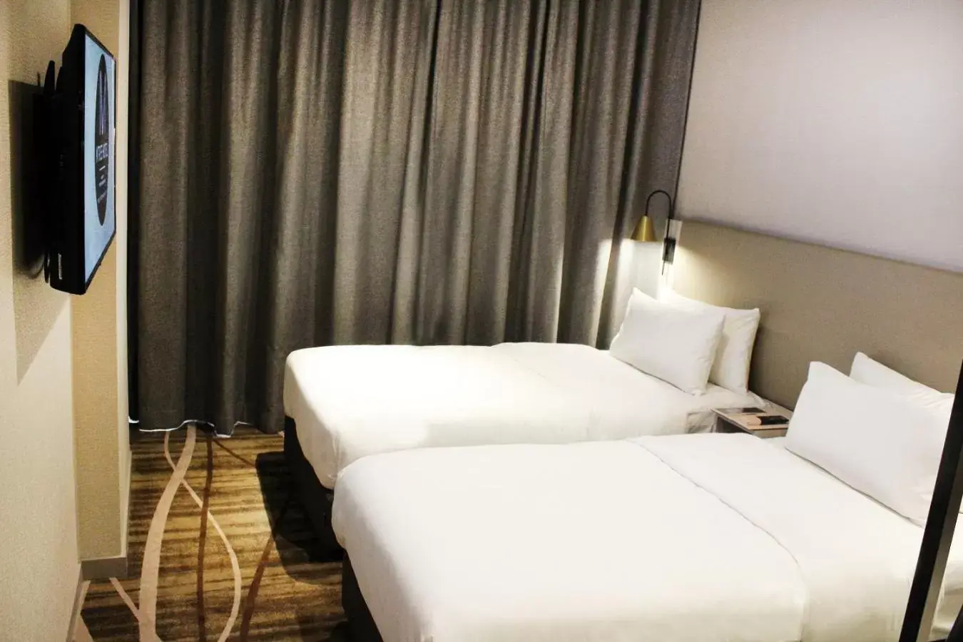 Deluxe Twin Room in MTREE Hotel