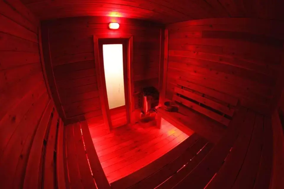 Sauna in Hôtel-Auberge la Grande Maison et Spa
