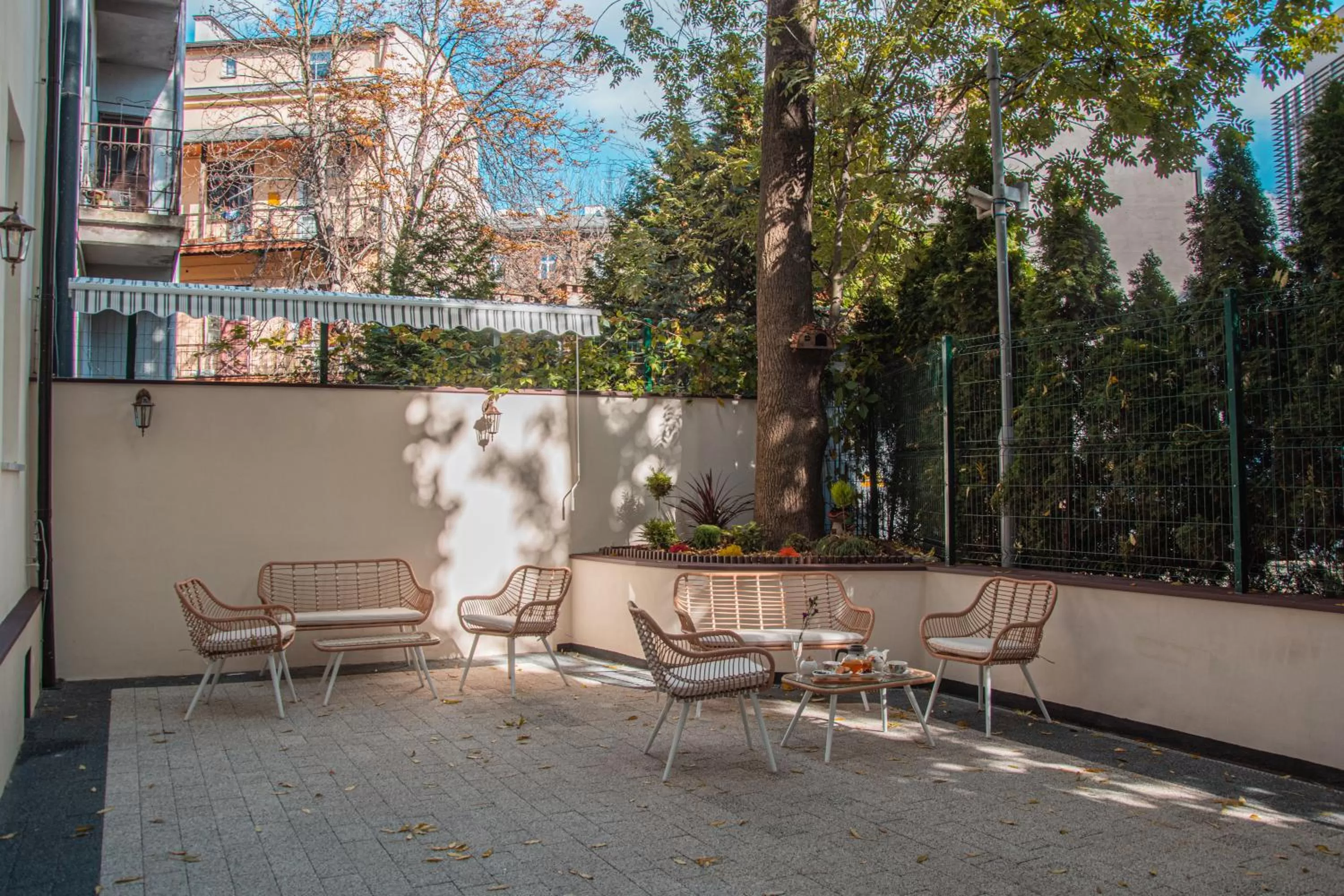 Spring in Hive Family House