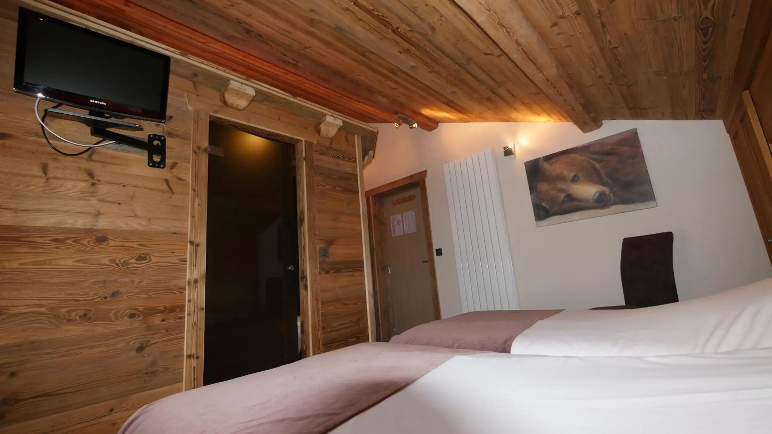 Photo of the whole room, Bed in Hotel Bel'alpe