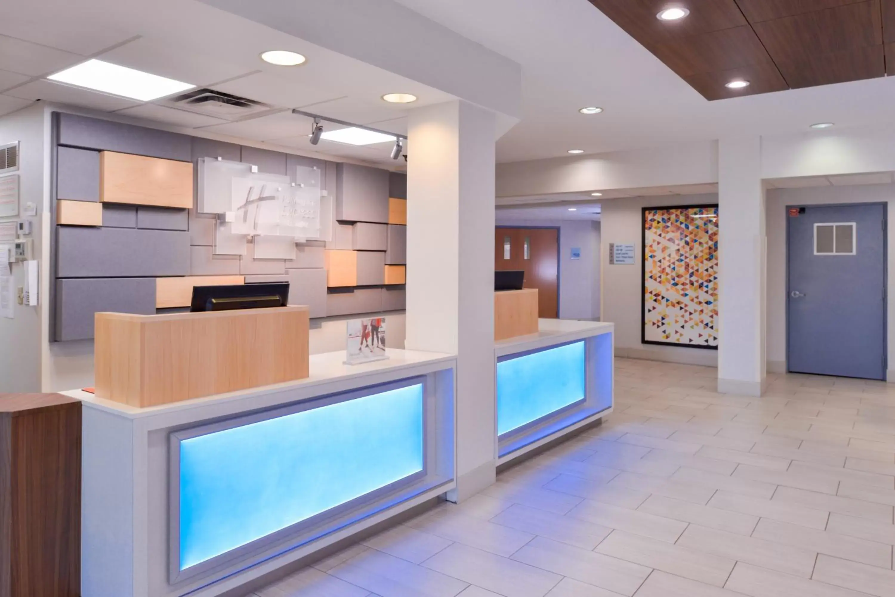 Property building, Lobby/Reception in Holiday Inn Express Hotel & Suites Southfield - Detroit, an IHG Hotel