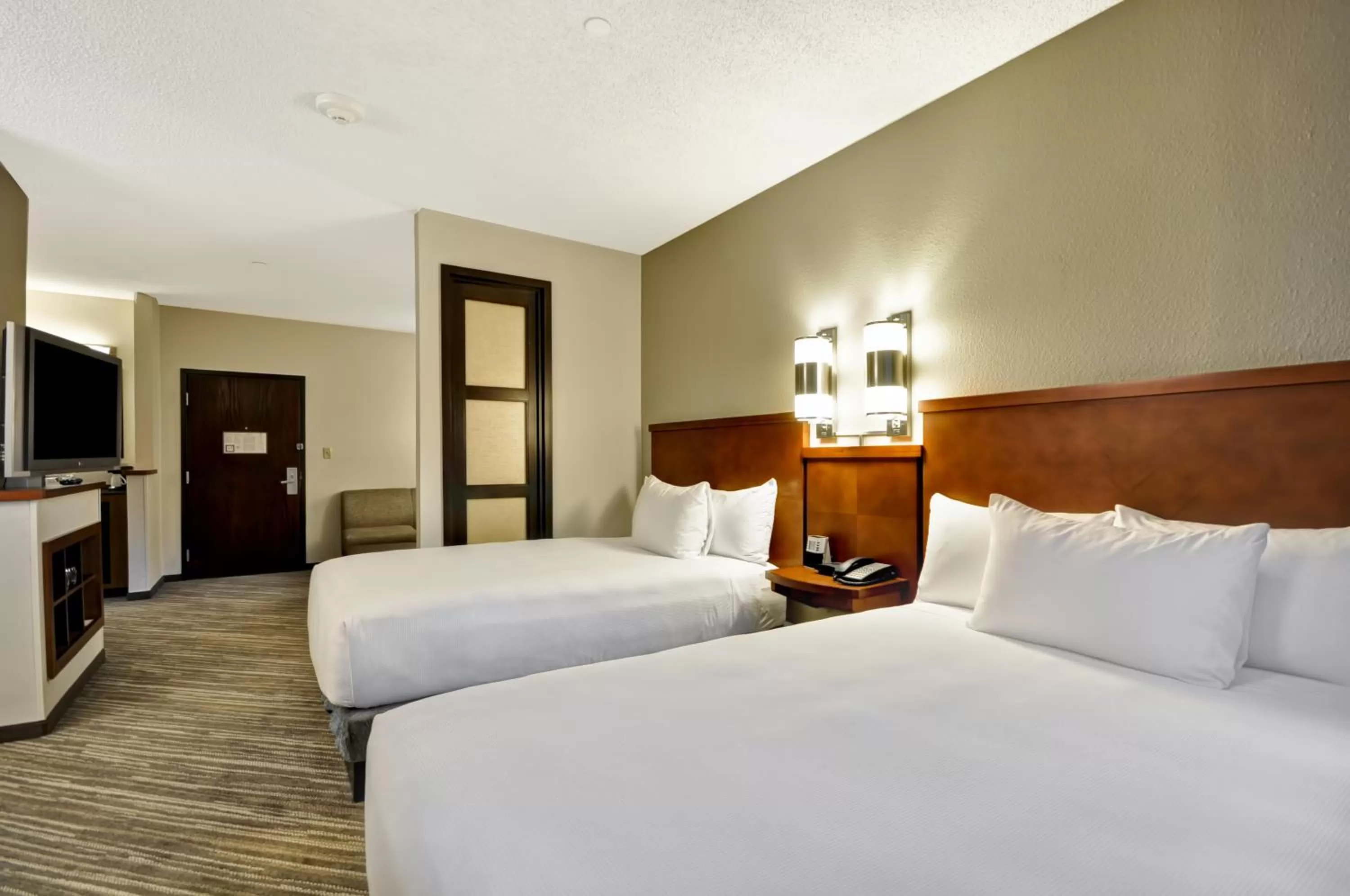 Double Room with Two Double Beds and Accessible Tub - Hearing Access in Hyatt Place Tampa Airport/Westshore