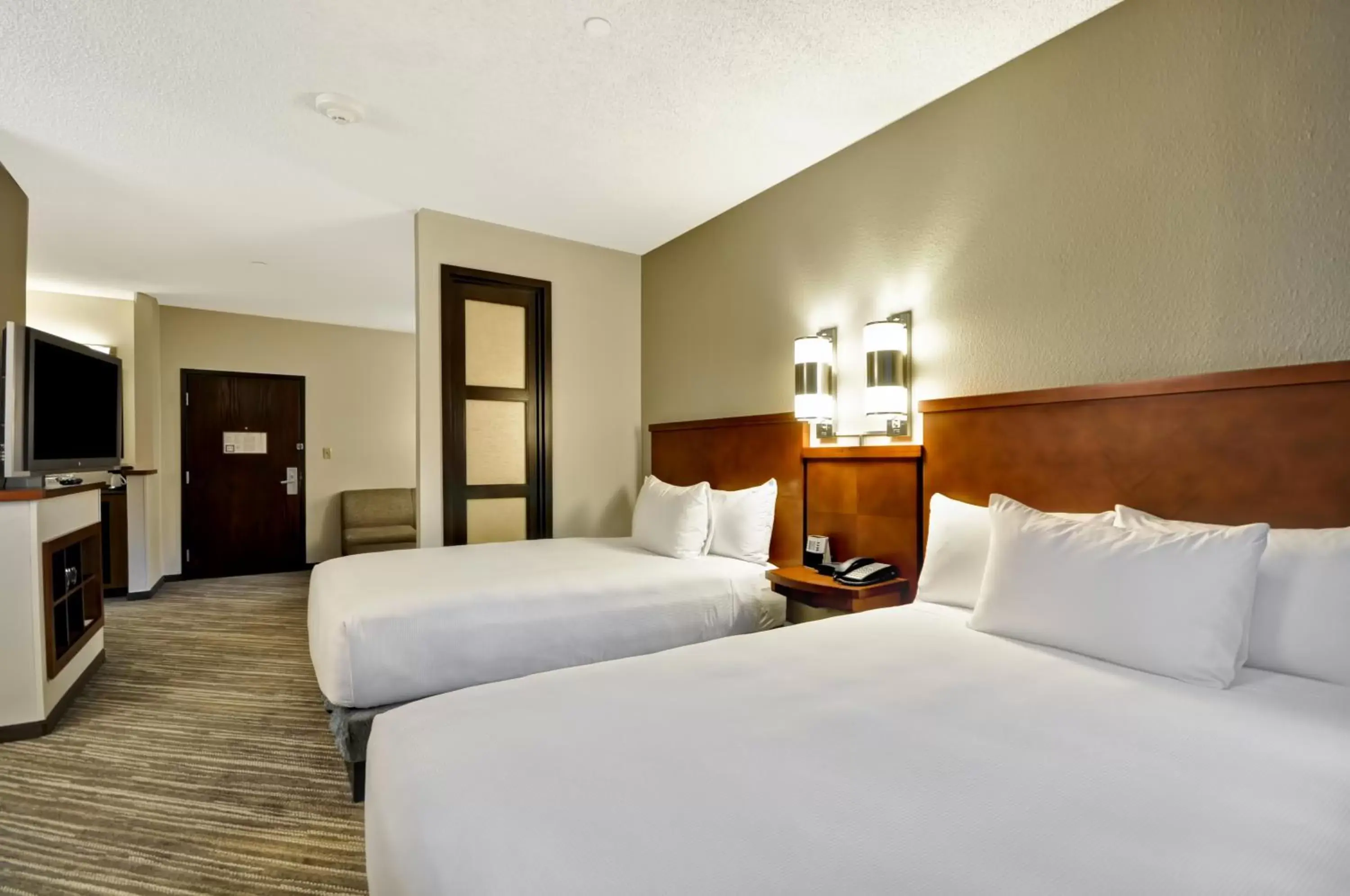Double Room with Two Double Beds and Accessible Tub - Hearing Access in Hyatt Place Tampa Airport/Westshore