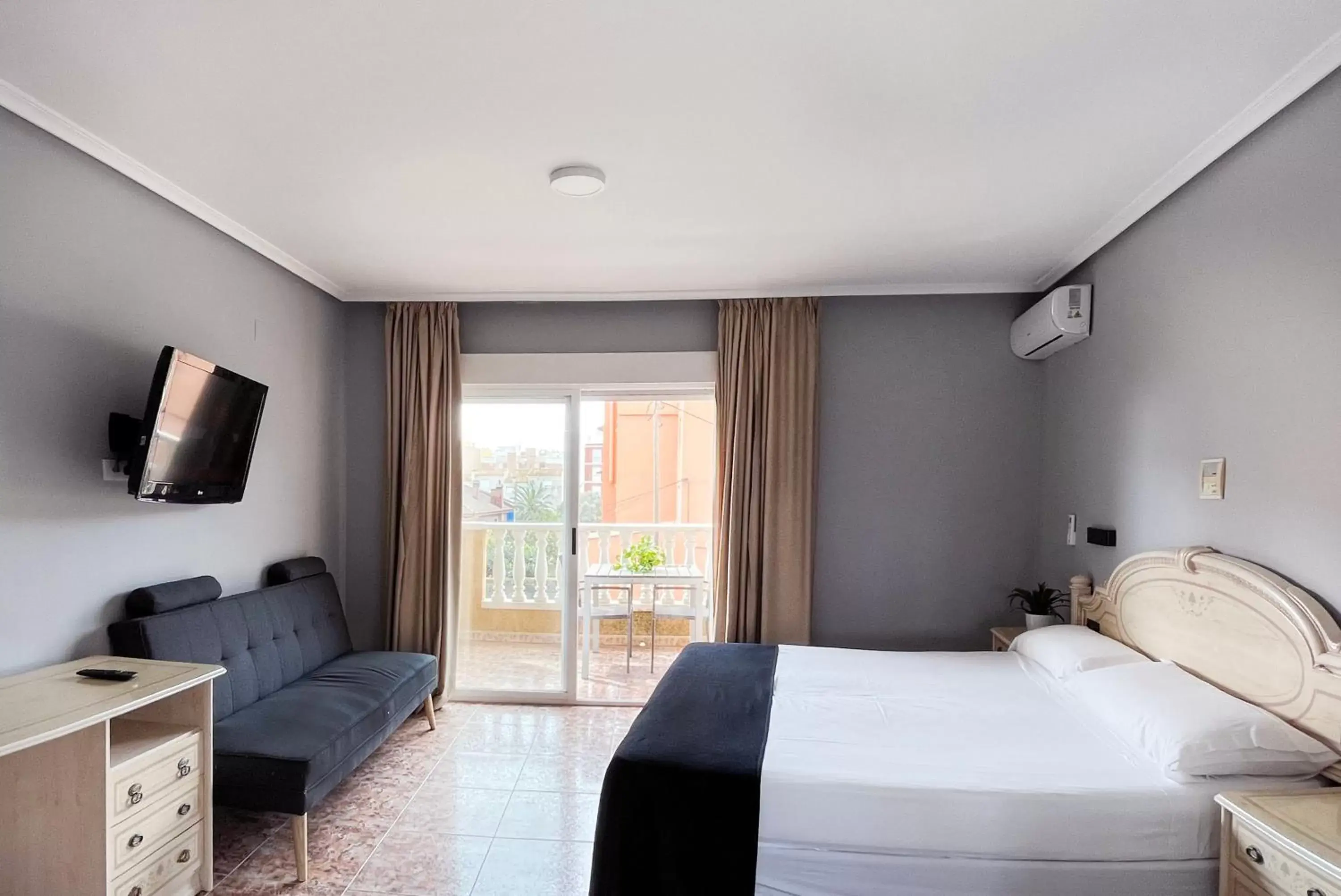 Bedroom in Hotel ParqueMar Premium Beach