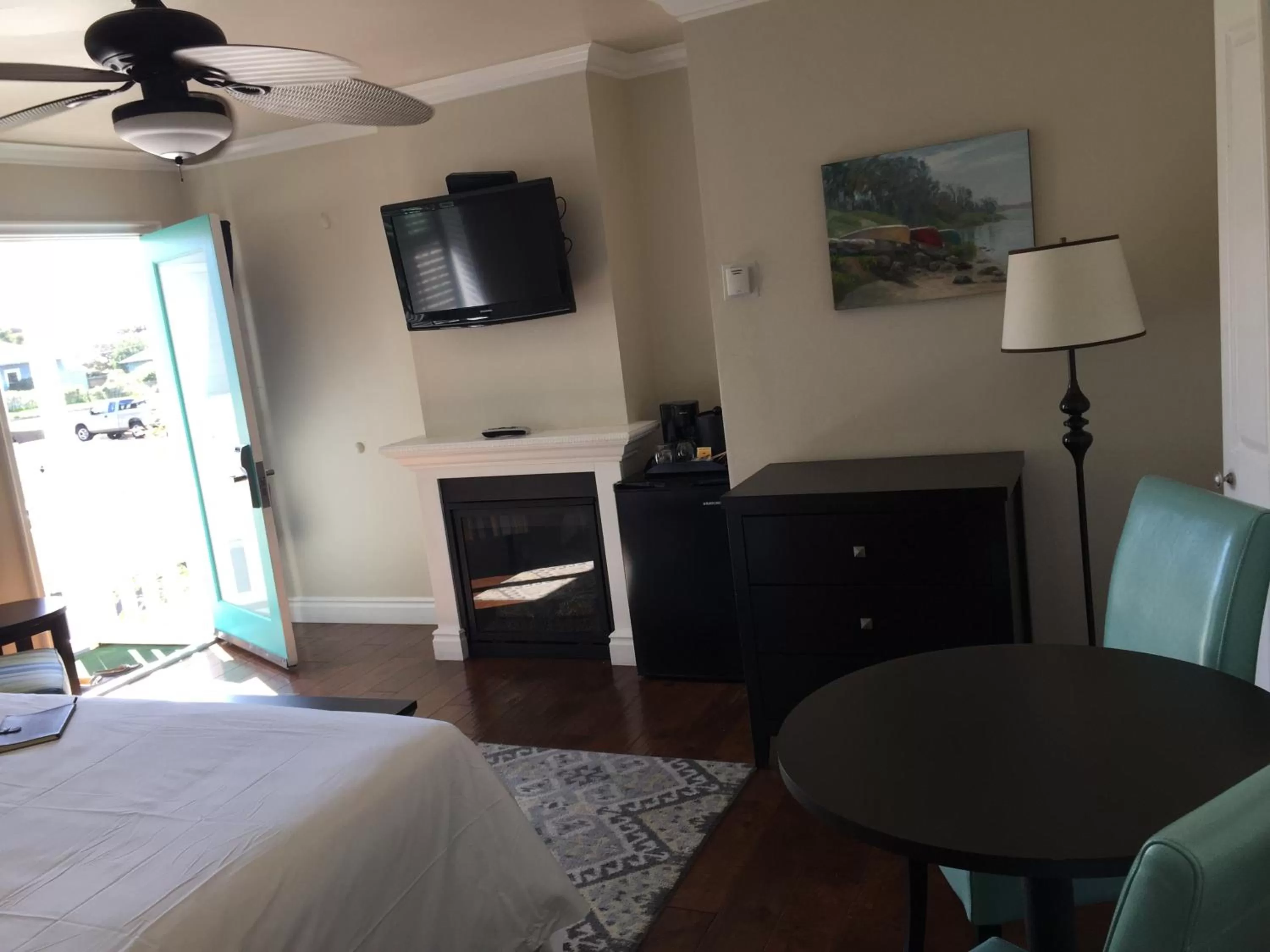 Photo of the whole room, Bed in Beach Bungalow Inn and Suites