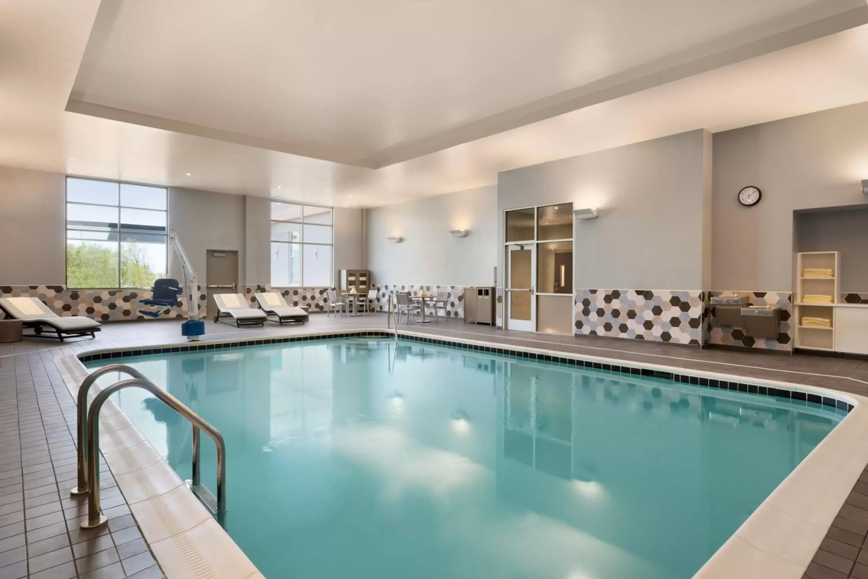 , Swimming Pool in Hyatt Place Niagara Falls