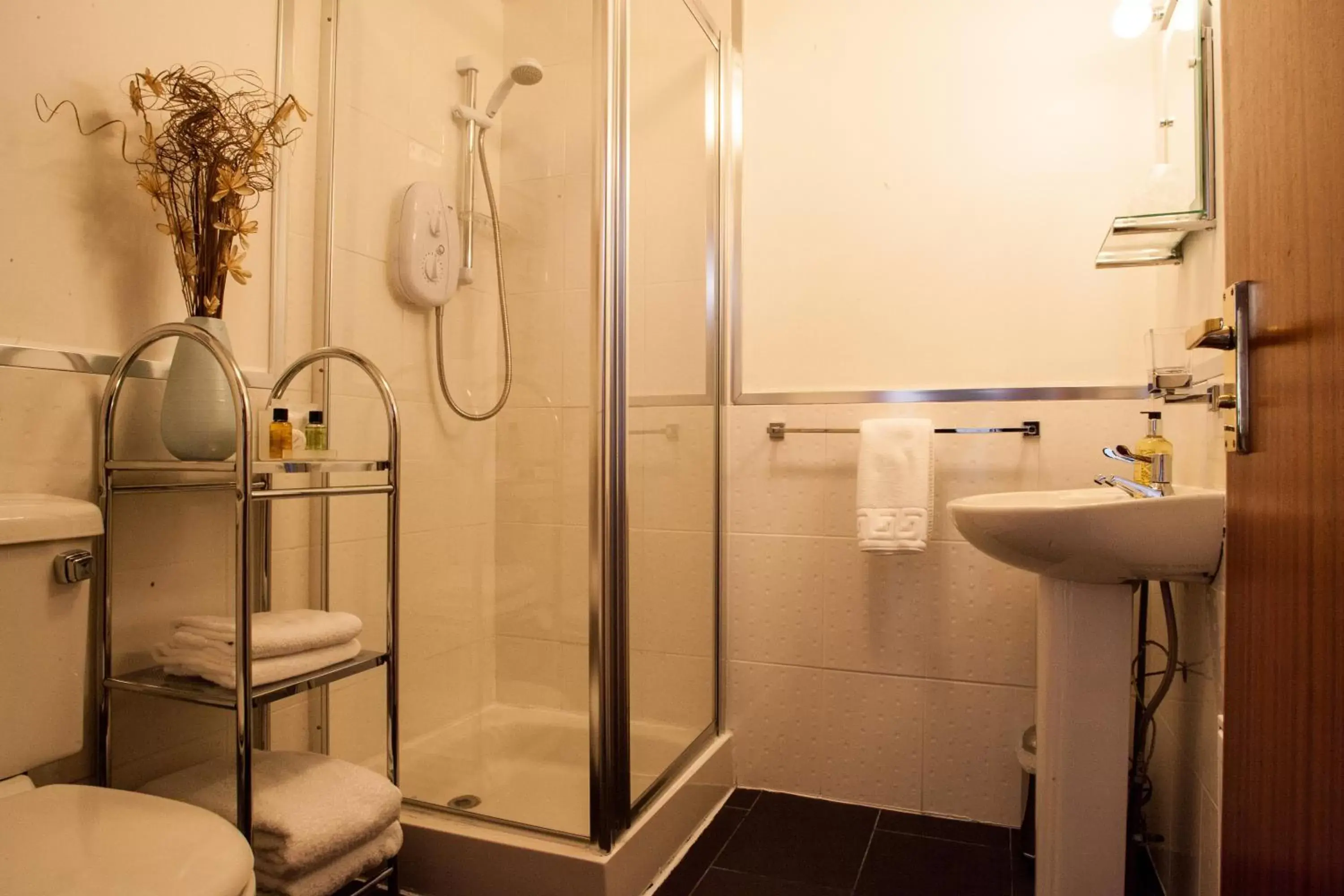 Bathroom in Dunhallin House