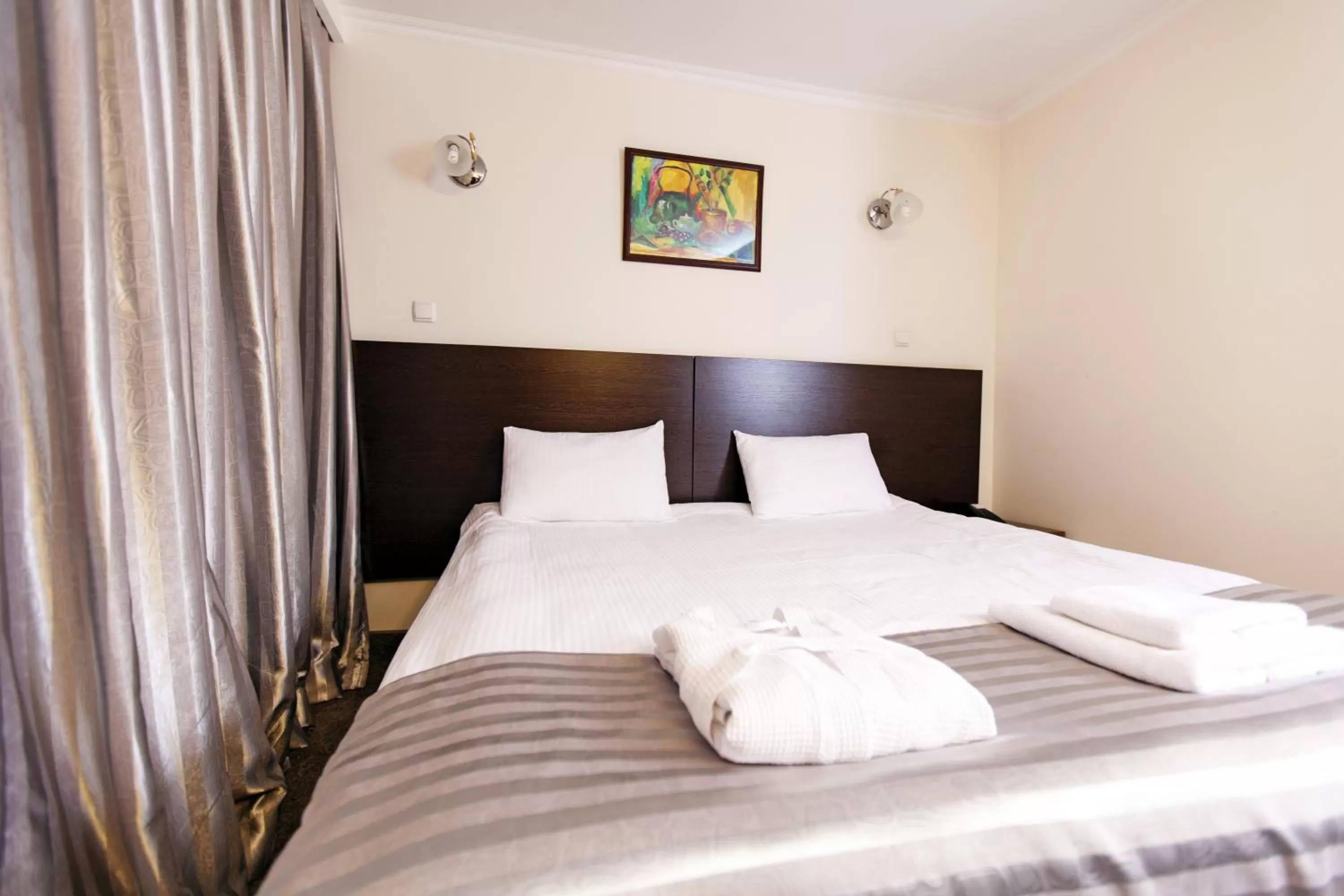 Photo of the whole room, Bed in Alma