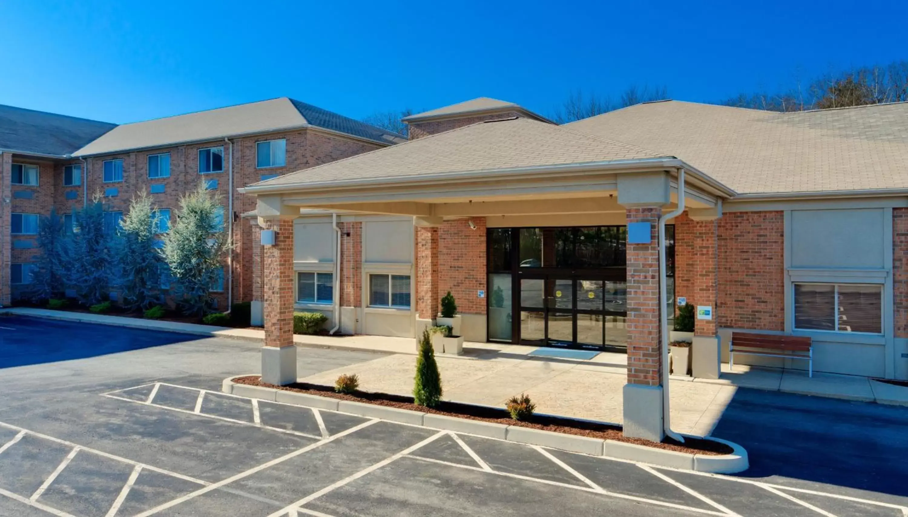 Property Building in Holiday Inn Express & Suites Smithfield - Providence, an IHG Hotel