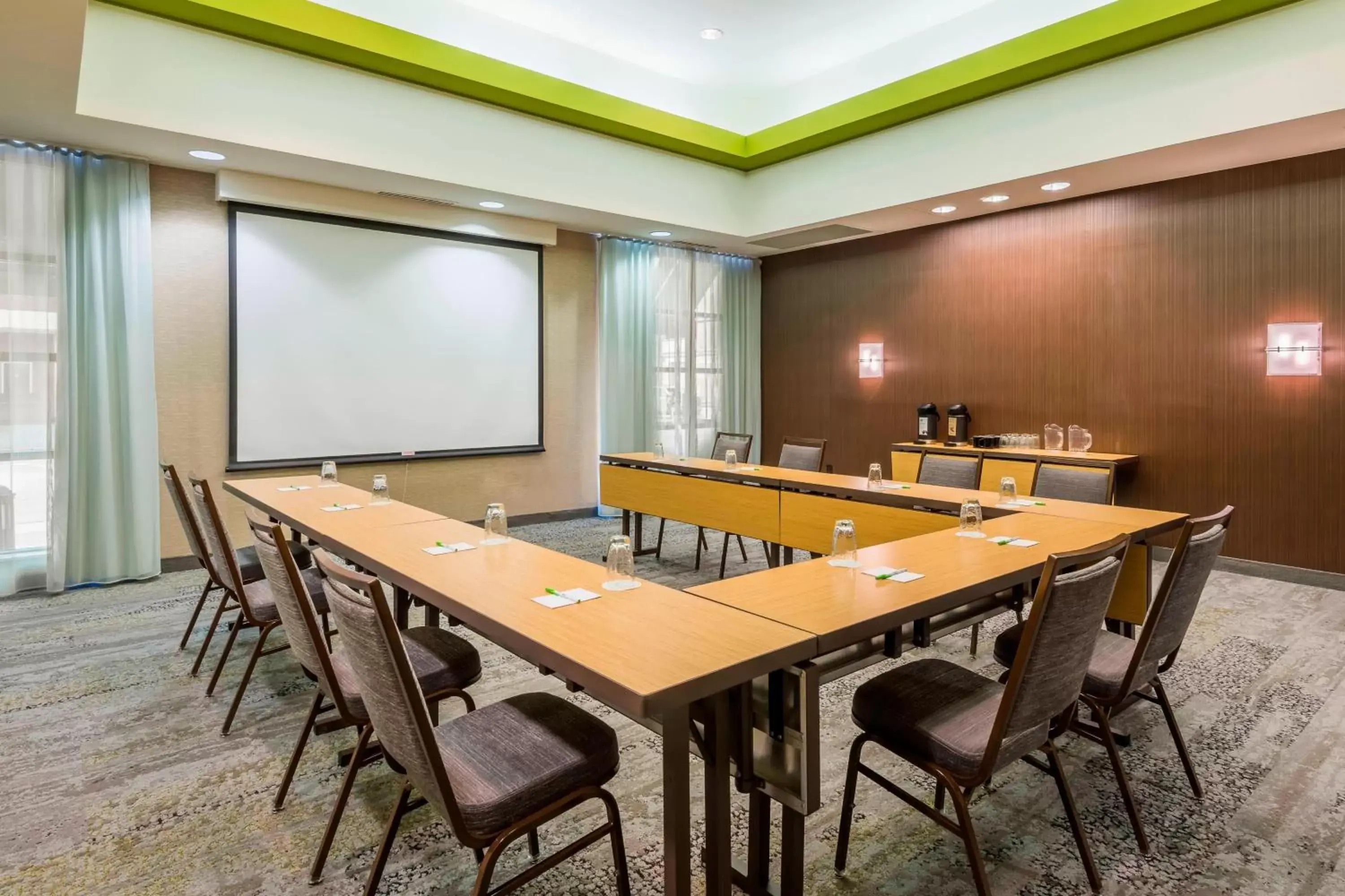 Meeting/conference room in Courtyard by Marriott Chattanooga Downtown