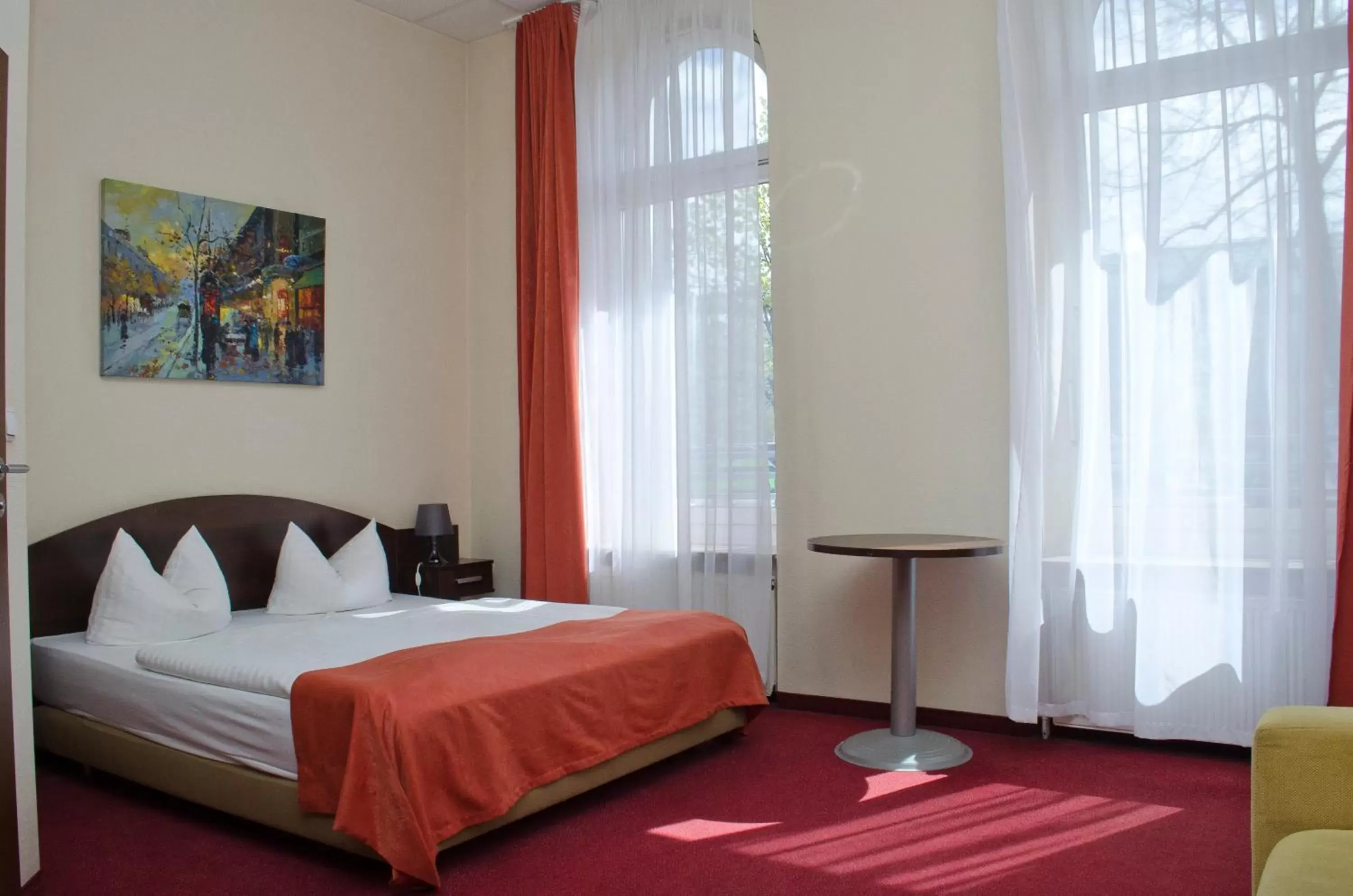 Double Room with Sofa Bed (3 People) in Hotel Polo am ZOB