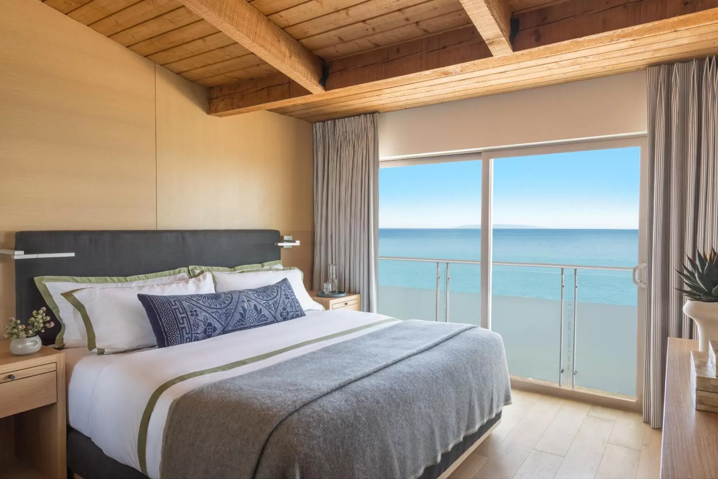 Bed in Malibu Beach Inn